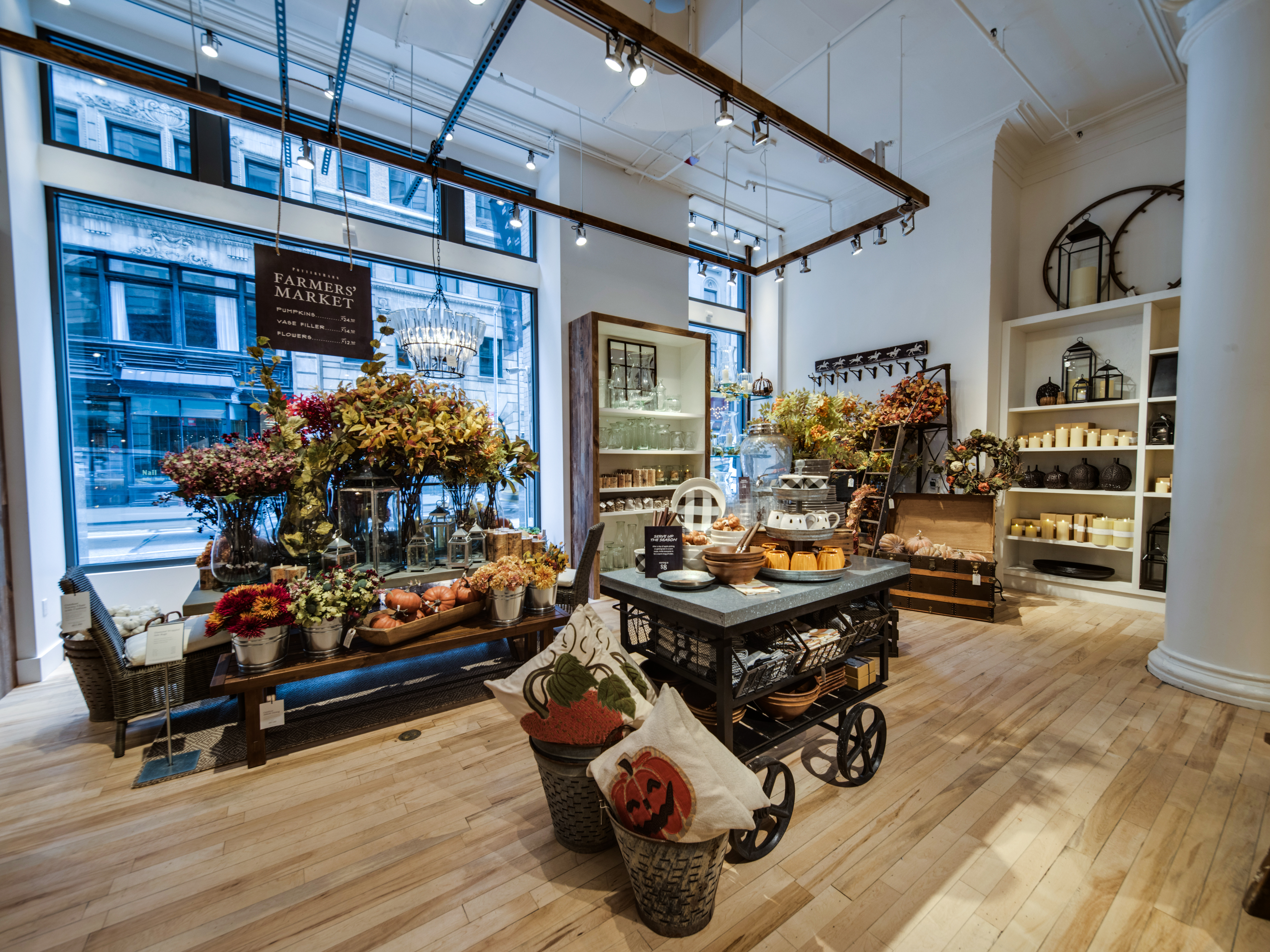 Pottery Barn S New Nyc Flagship Focuses On Small Spaces Easy