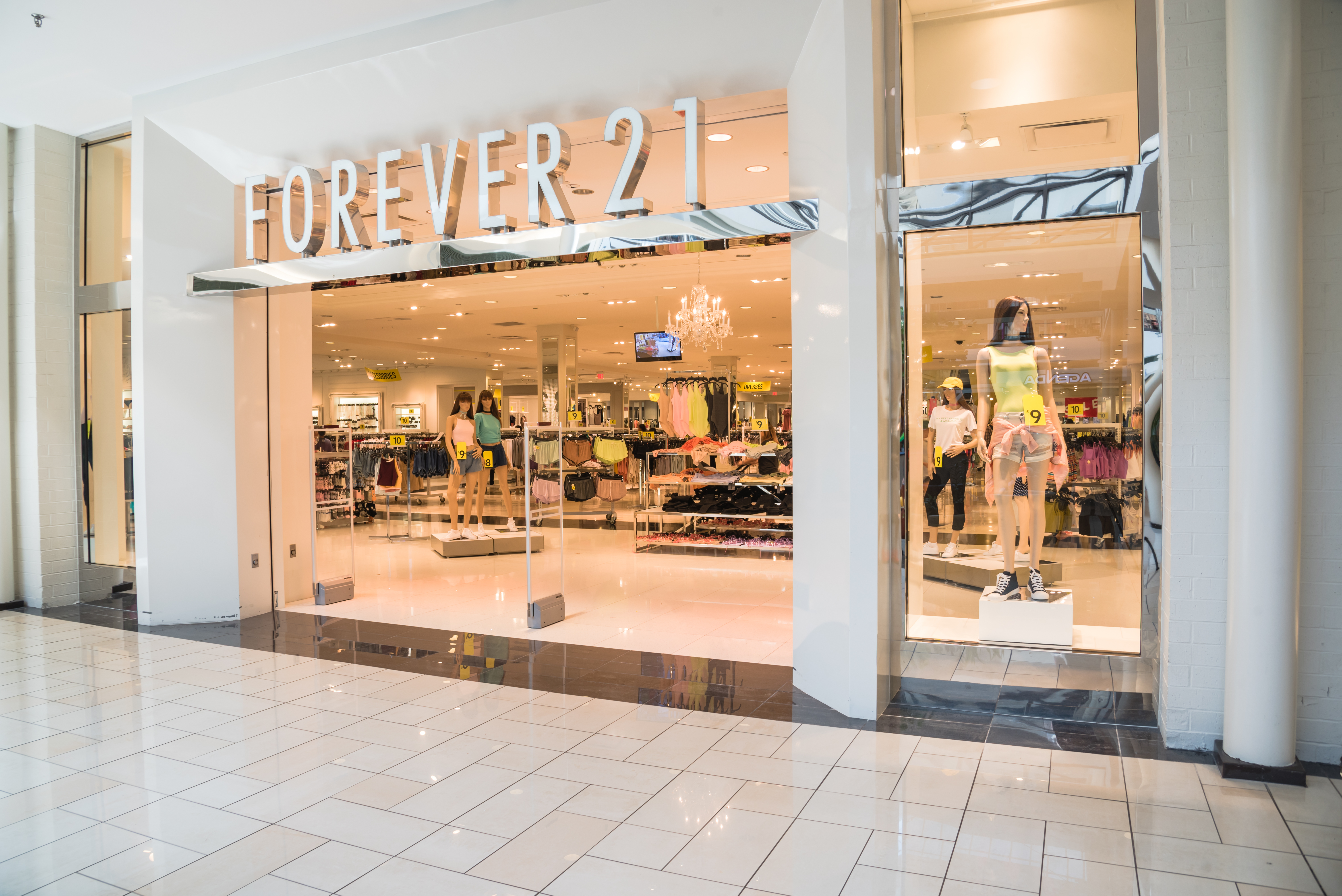 Mega mall owners mull investing in Forever 21 after bankruptcy