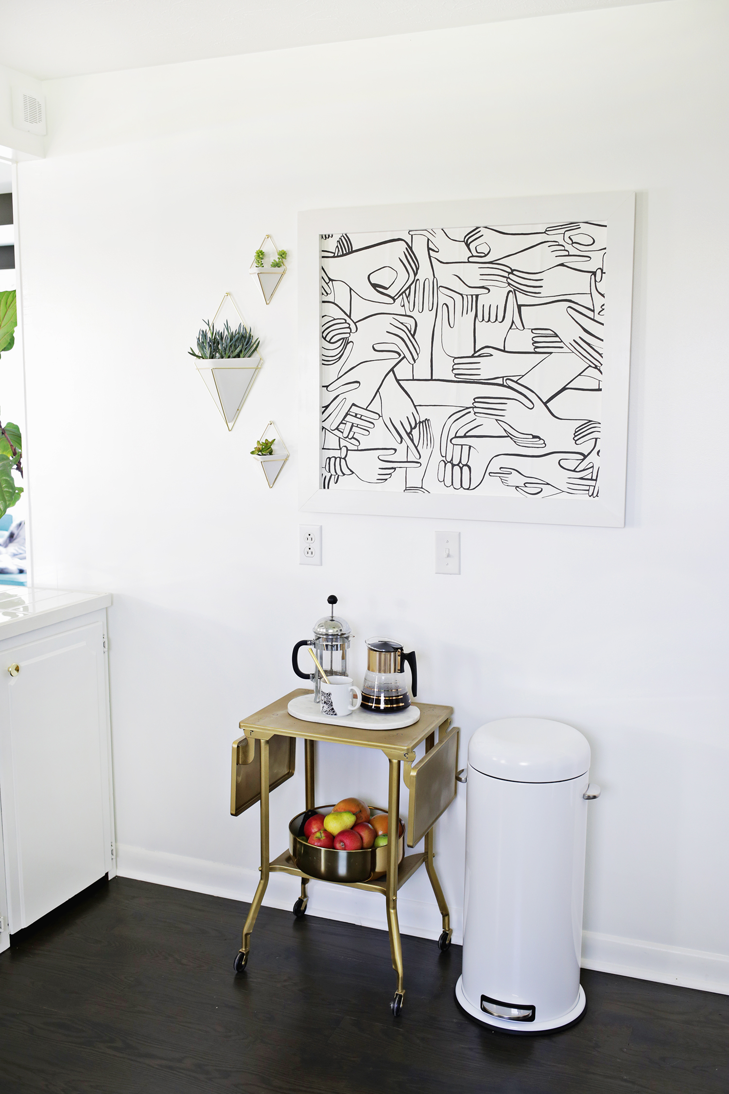 Renter Friendly Ideas For Using Removable Wallpaper Apartment