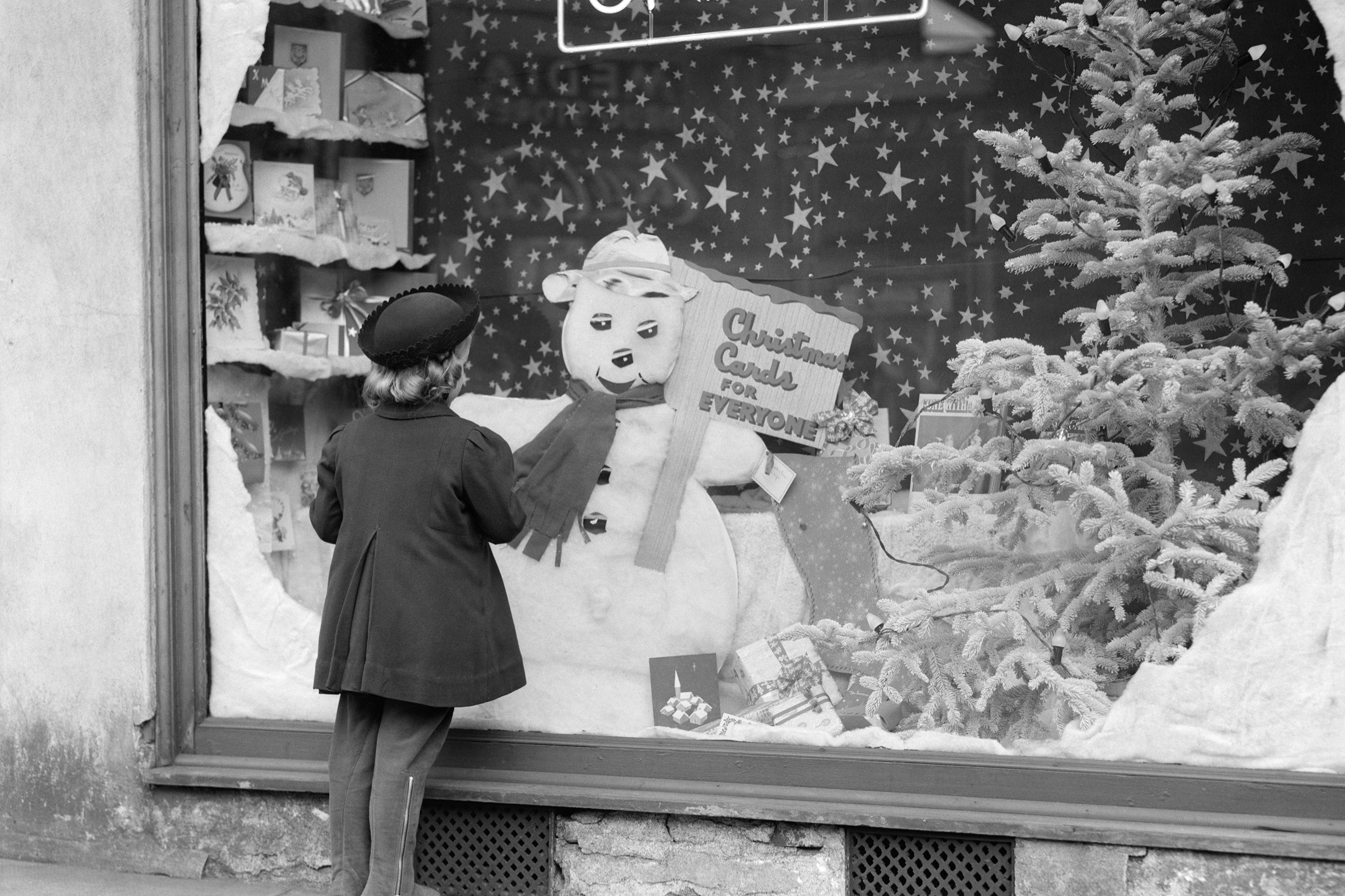 vintage christmas window displays