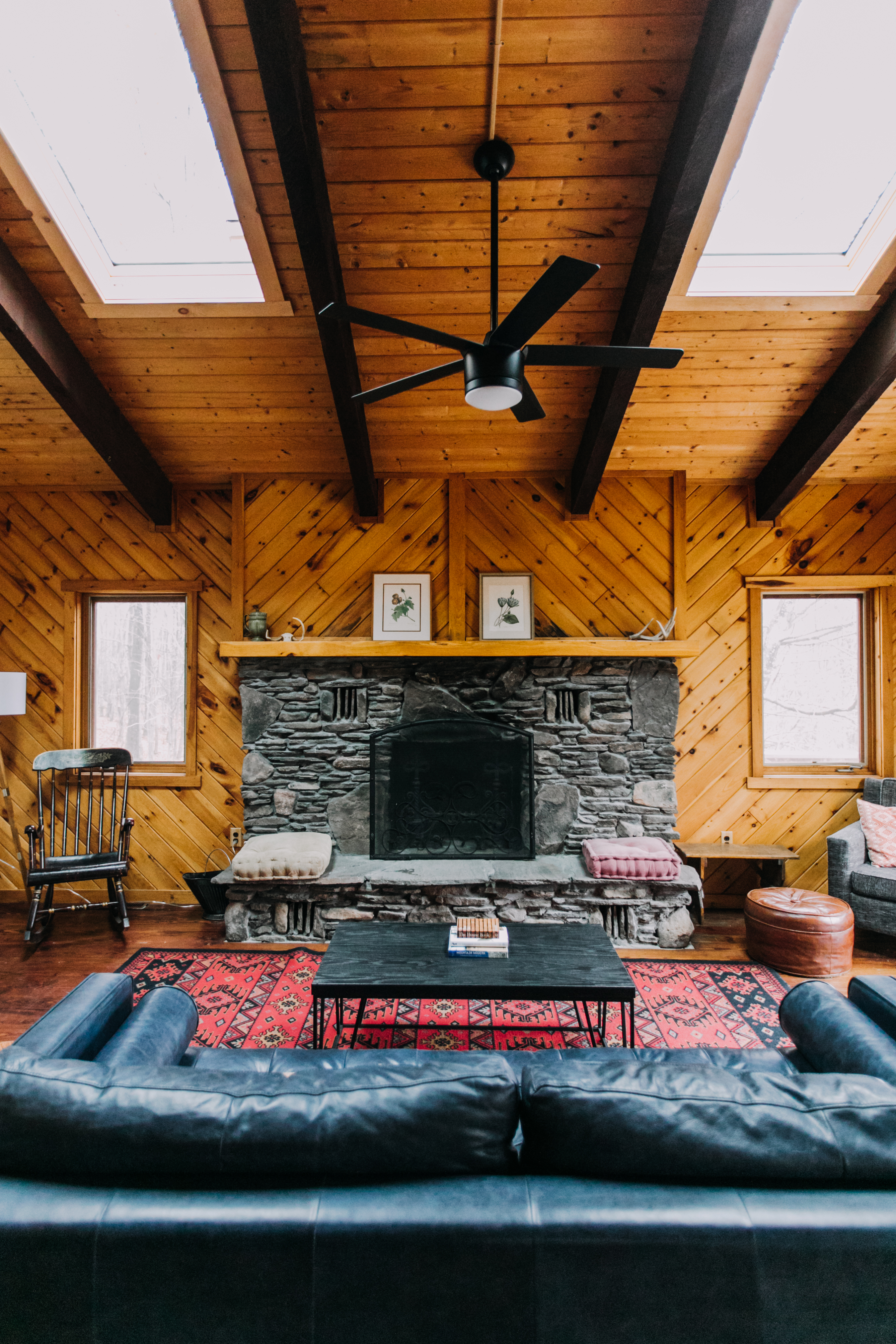 House Tour A Cozy Mountain Cabin In The Catskills Apartment Therapy