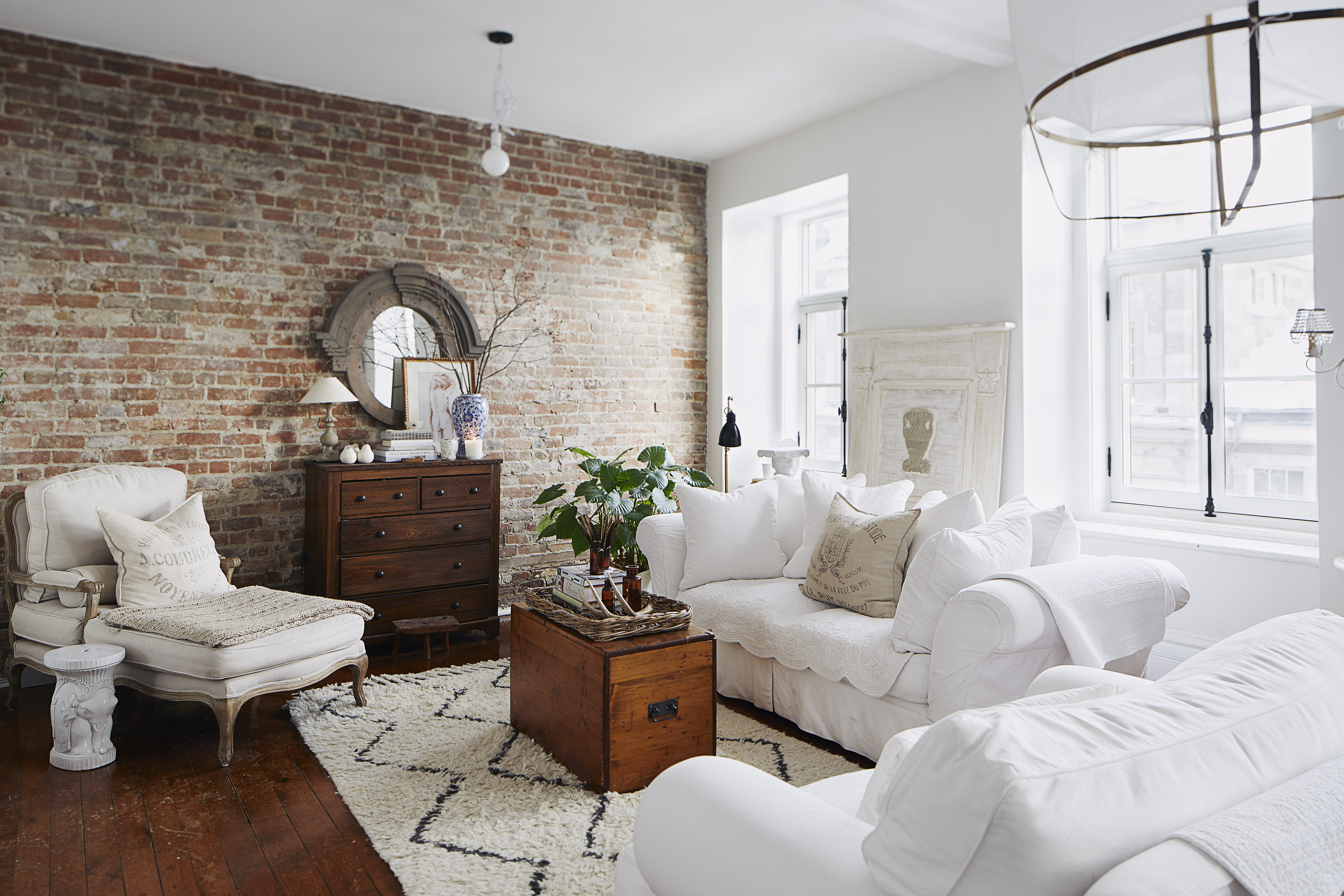 House Tour A Ceramicist S Rustic Montreal Loft Apartment Therapy