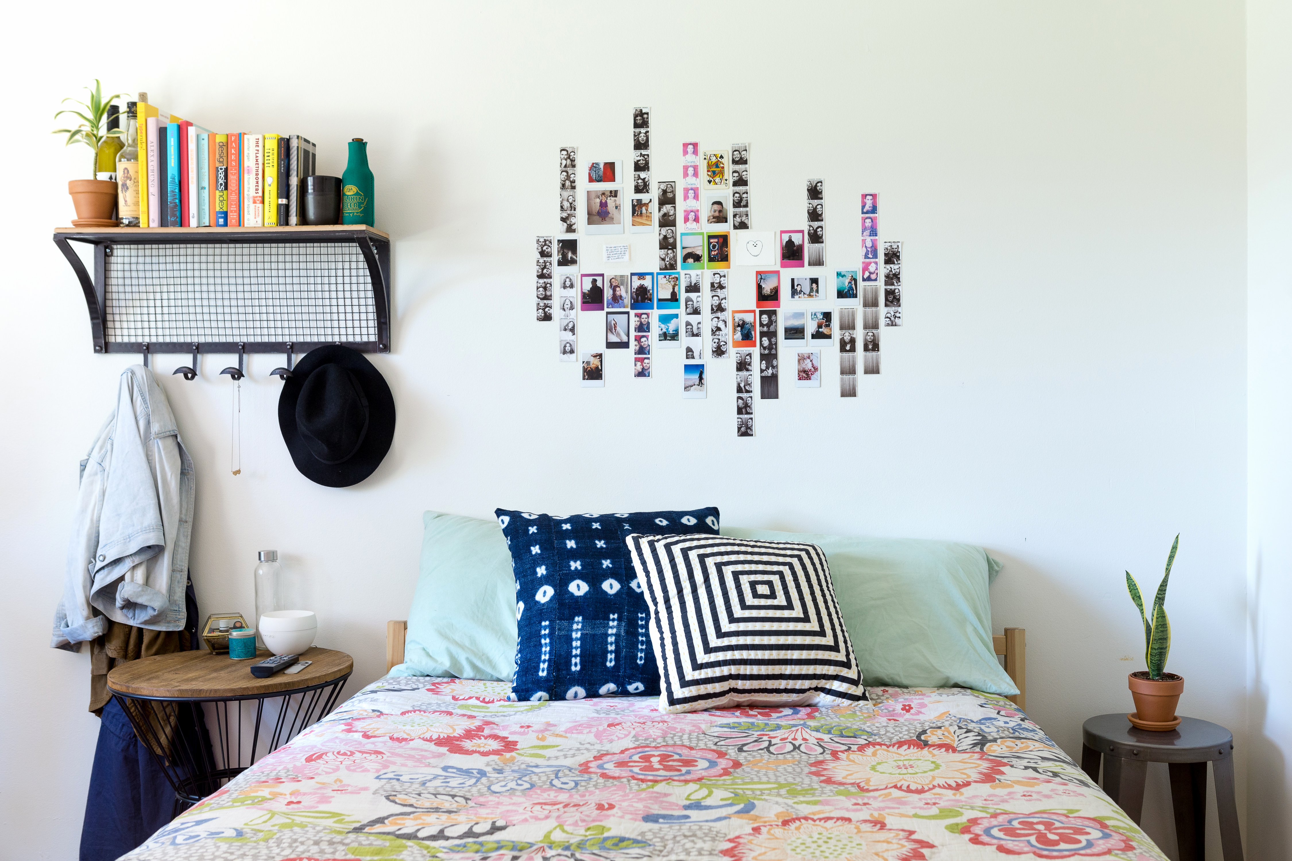 24 Clever And Comfy Bedroom Wall Storage Ideas - Shelterness