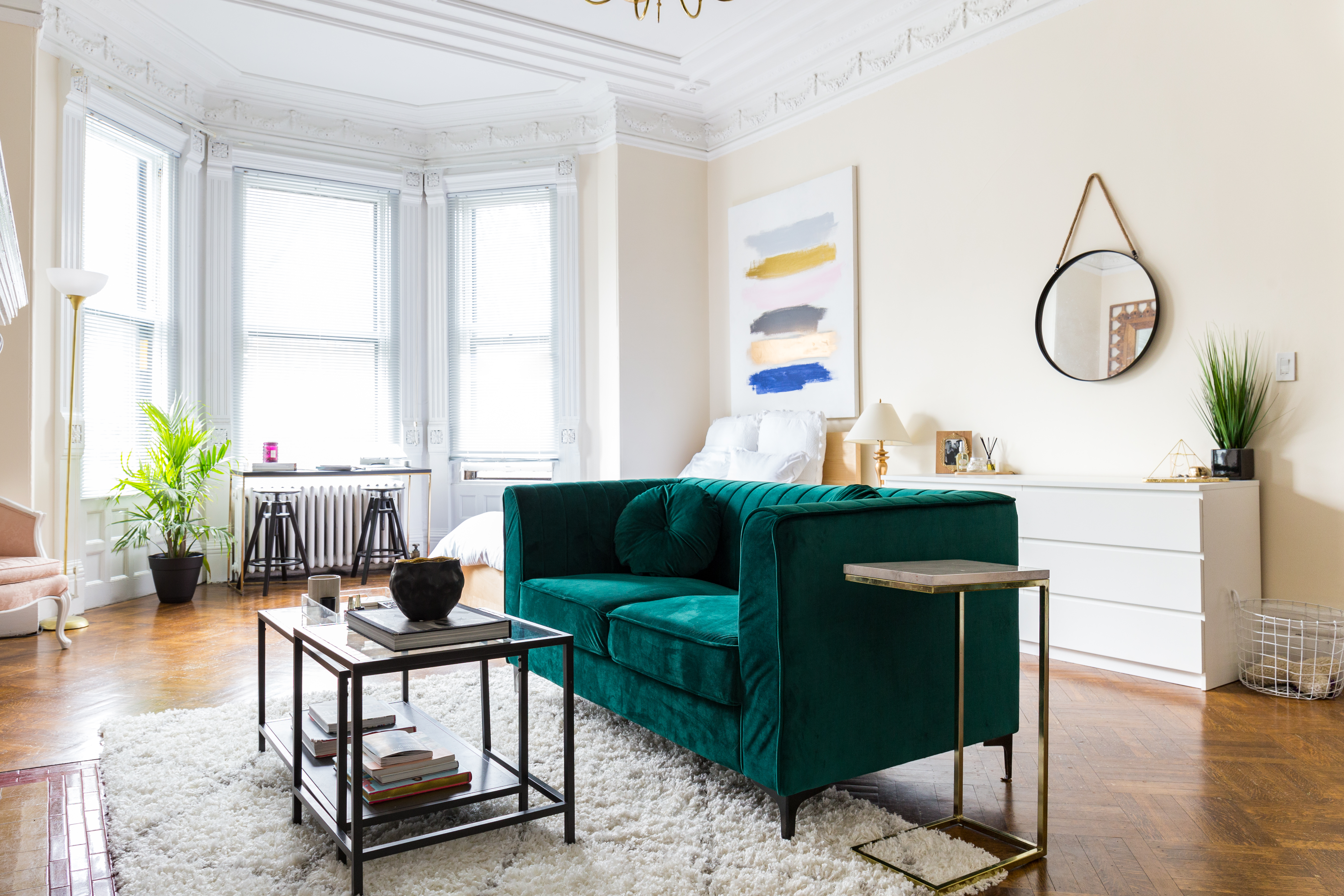 Studio Apartment Tour Maeve Stier Of Chic Now S Home A 500 Square Foot Boston Studio Apartment Is Enviously Chic