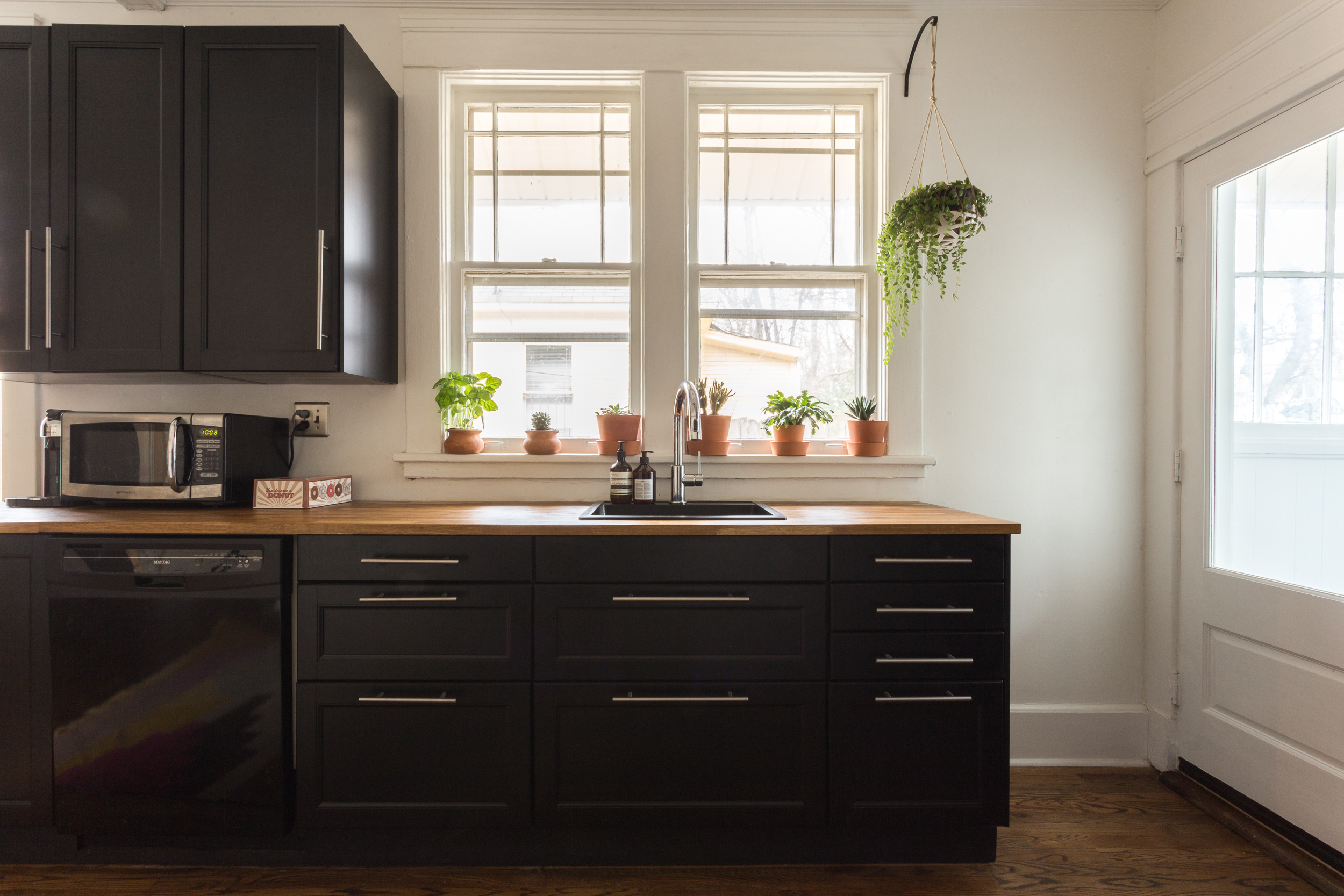 Beige kitchen with turn of the century elements - COCO LAPINE