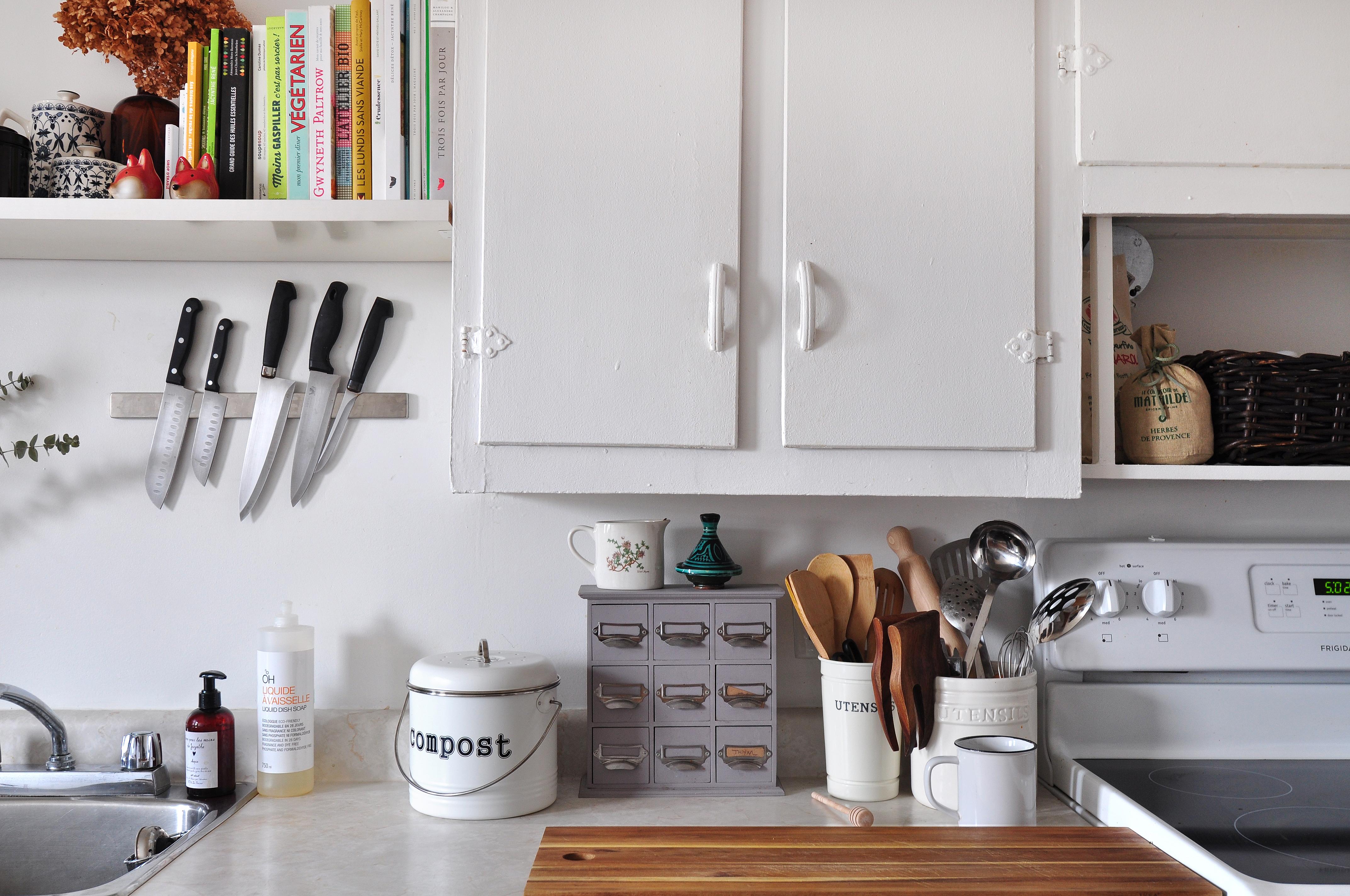 Under Cabinet Magnetic Knife Rack