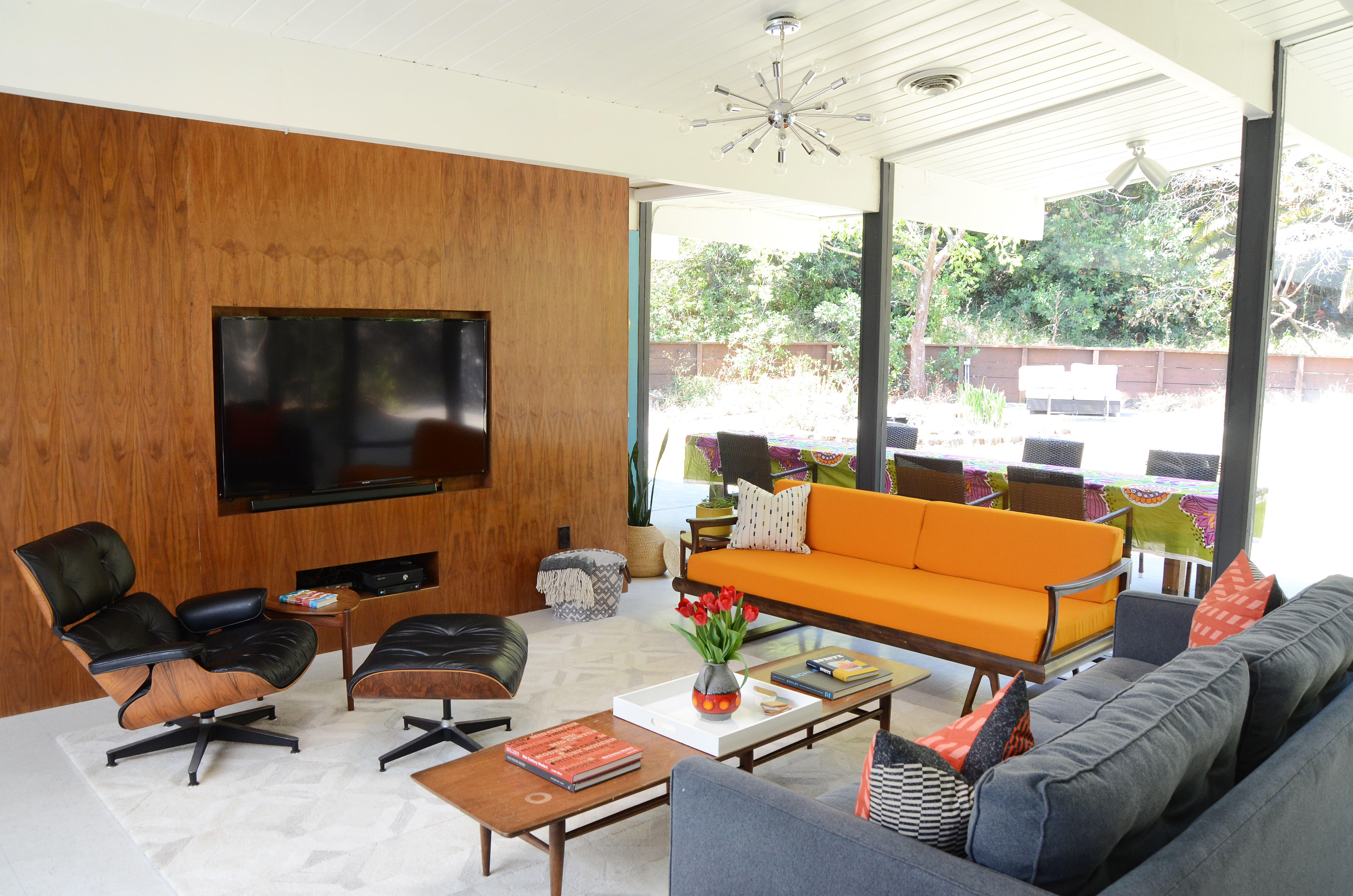 Mid-century modern living room ideas that feel right for now