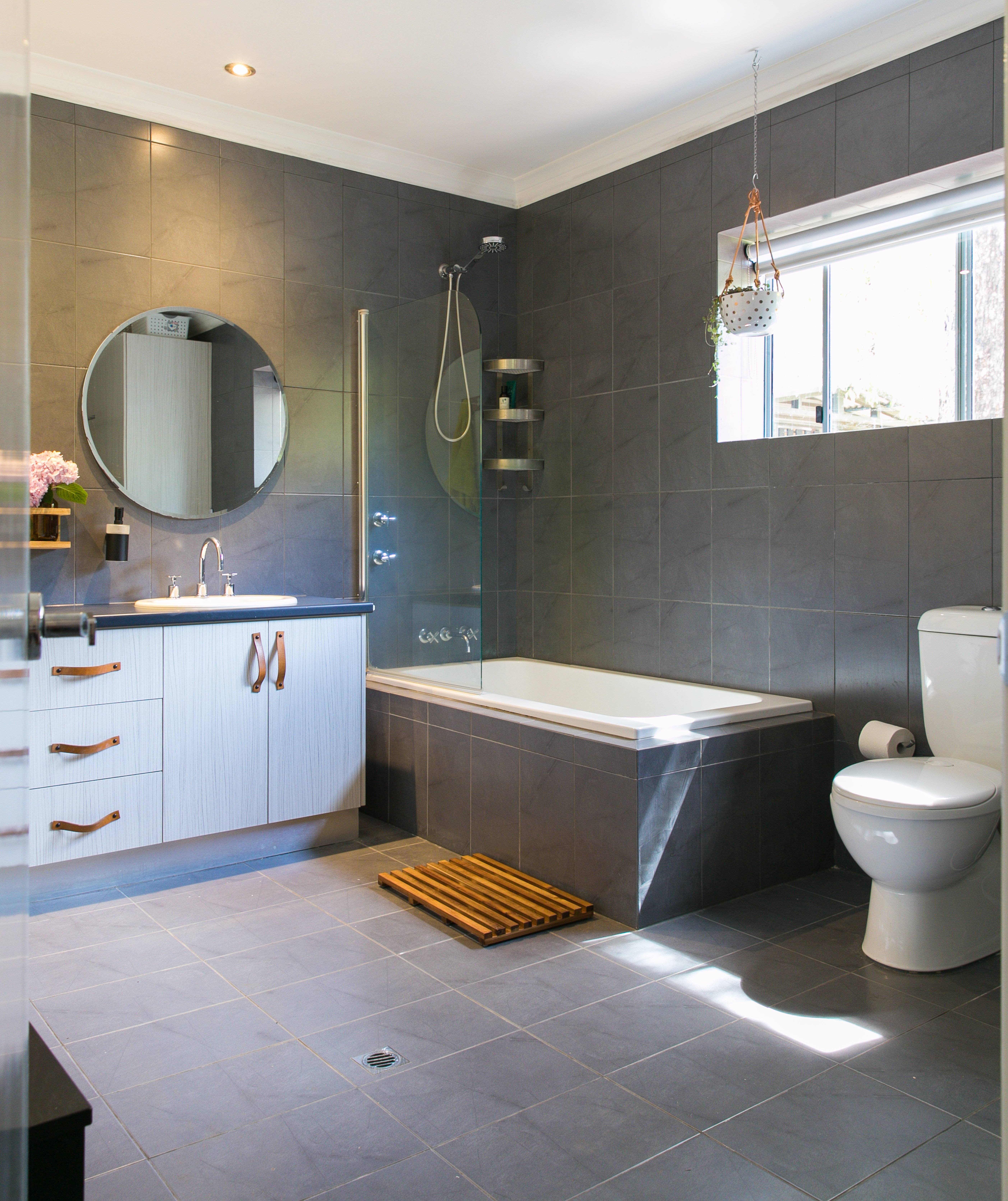 Matching Tile Floors and Walls in the Bathroom