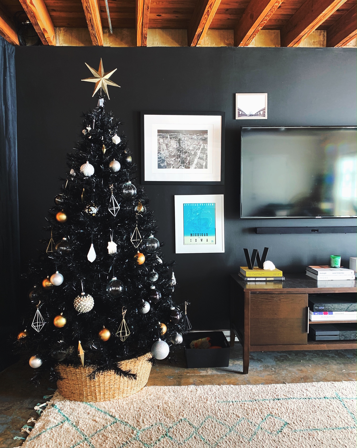 Treetopia's Merry Chic-mas Classy Black Christmas Tree * sparkle