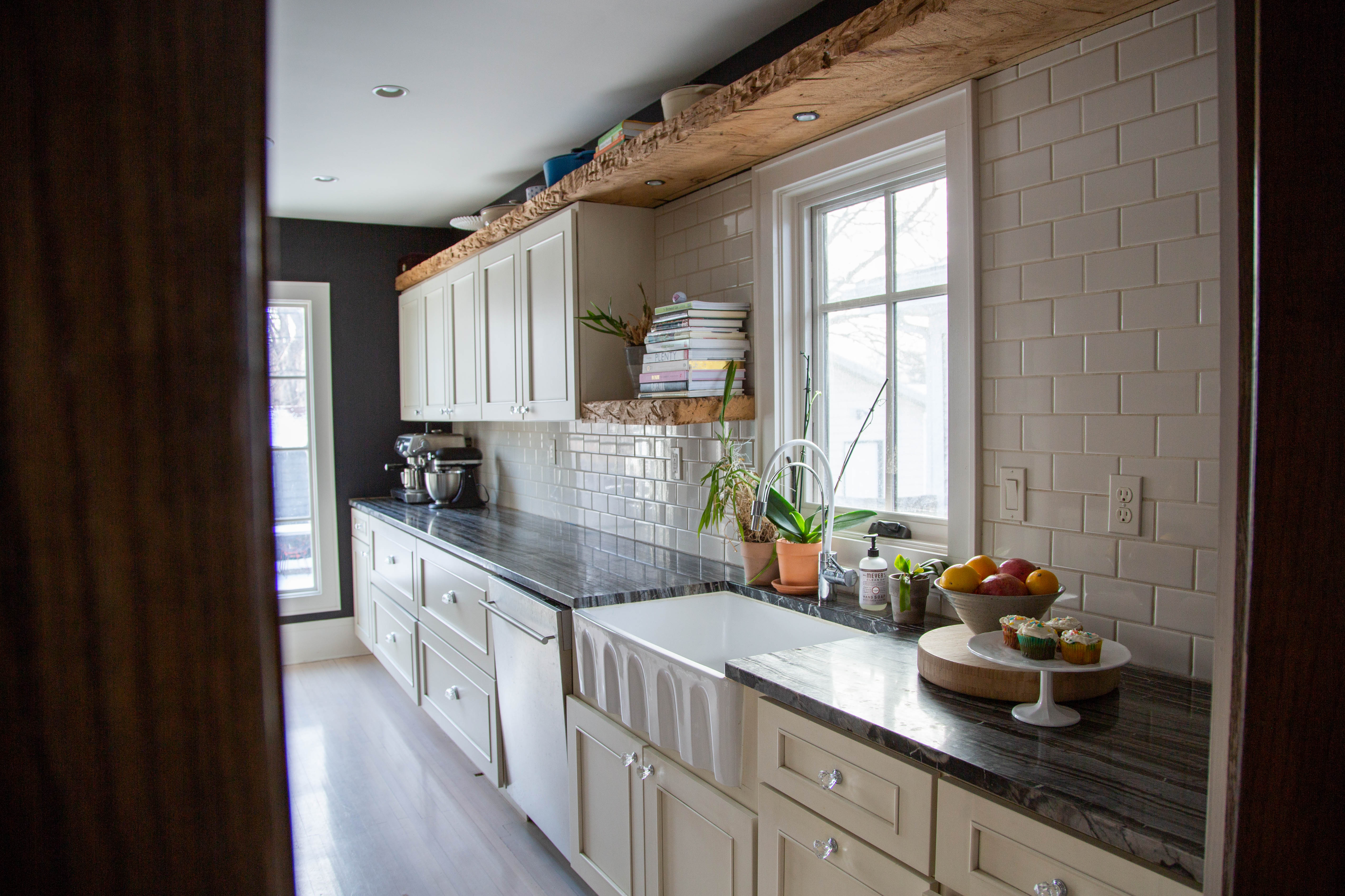She She Wallpaper Founder Jennifer Jorgensen Home Tour Apartment