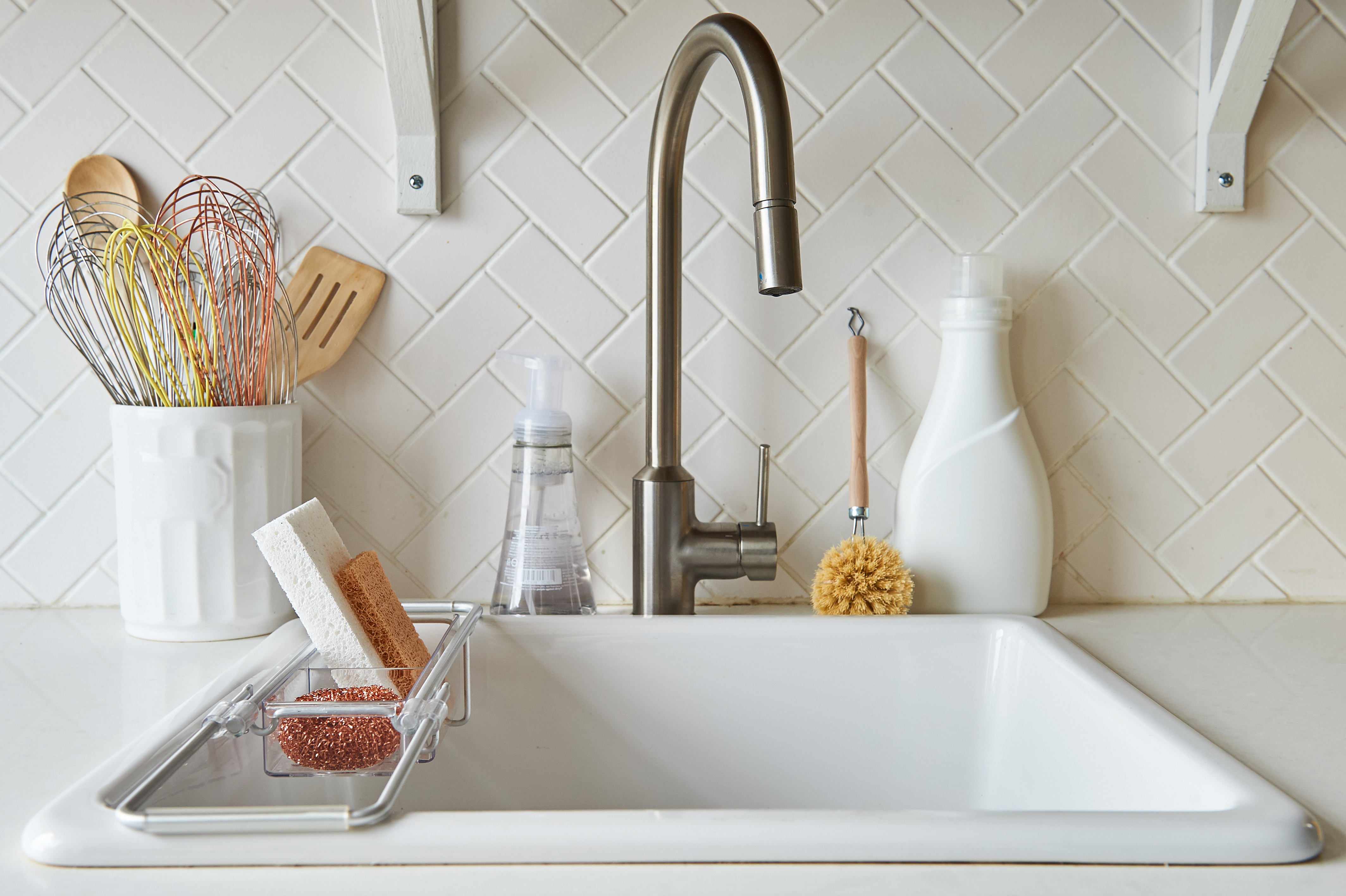 The Best Handwashing Setup for Your Kitchen, So You Never Confuse Dish Soap  and Hand Soap Again