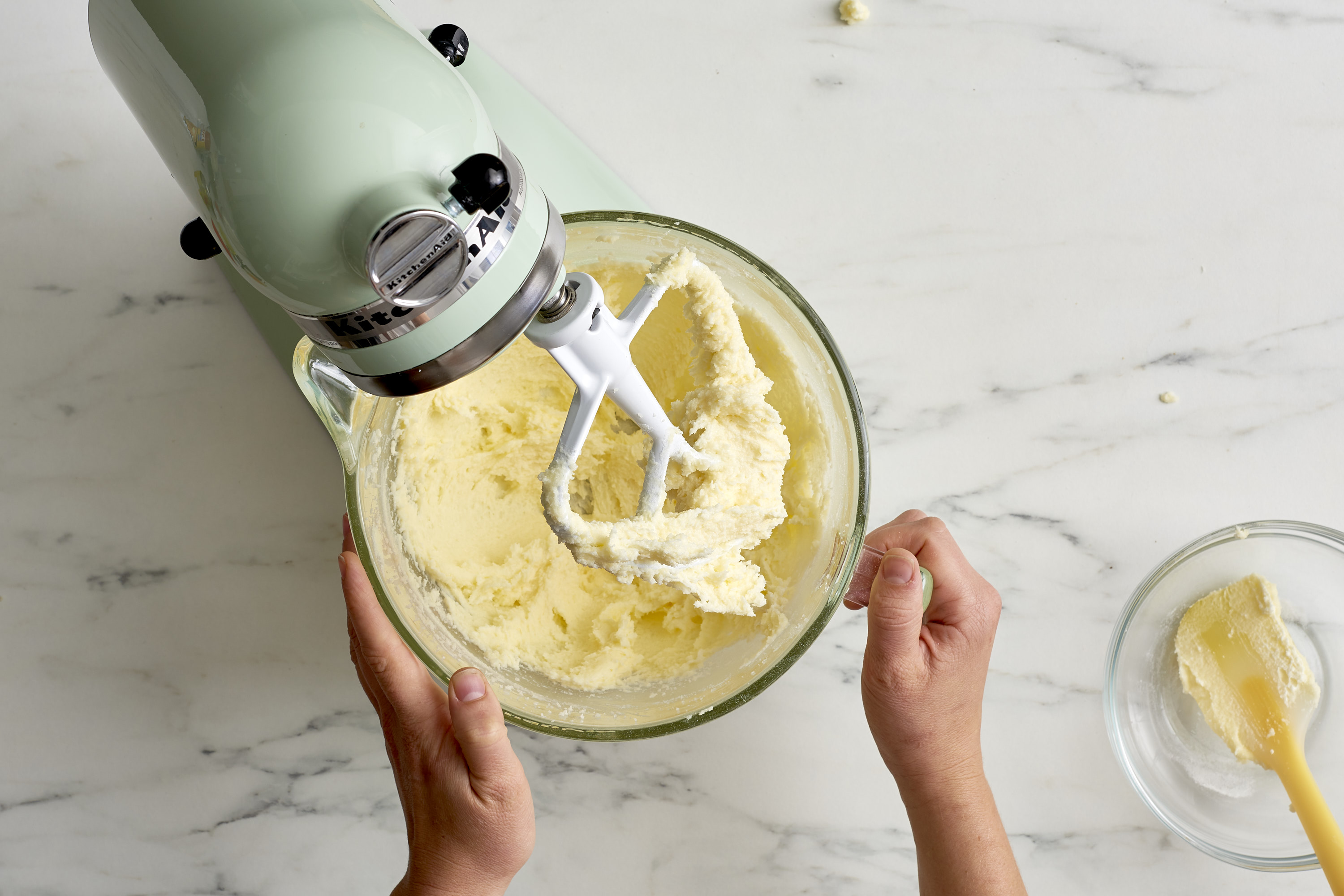 If Your Stand Mixer Can't Reach Food At The Bottom Of The Bowl, Here's What  To Do