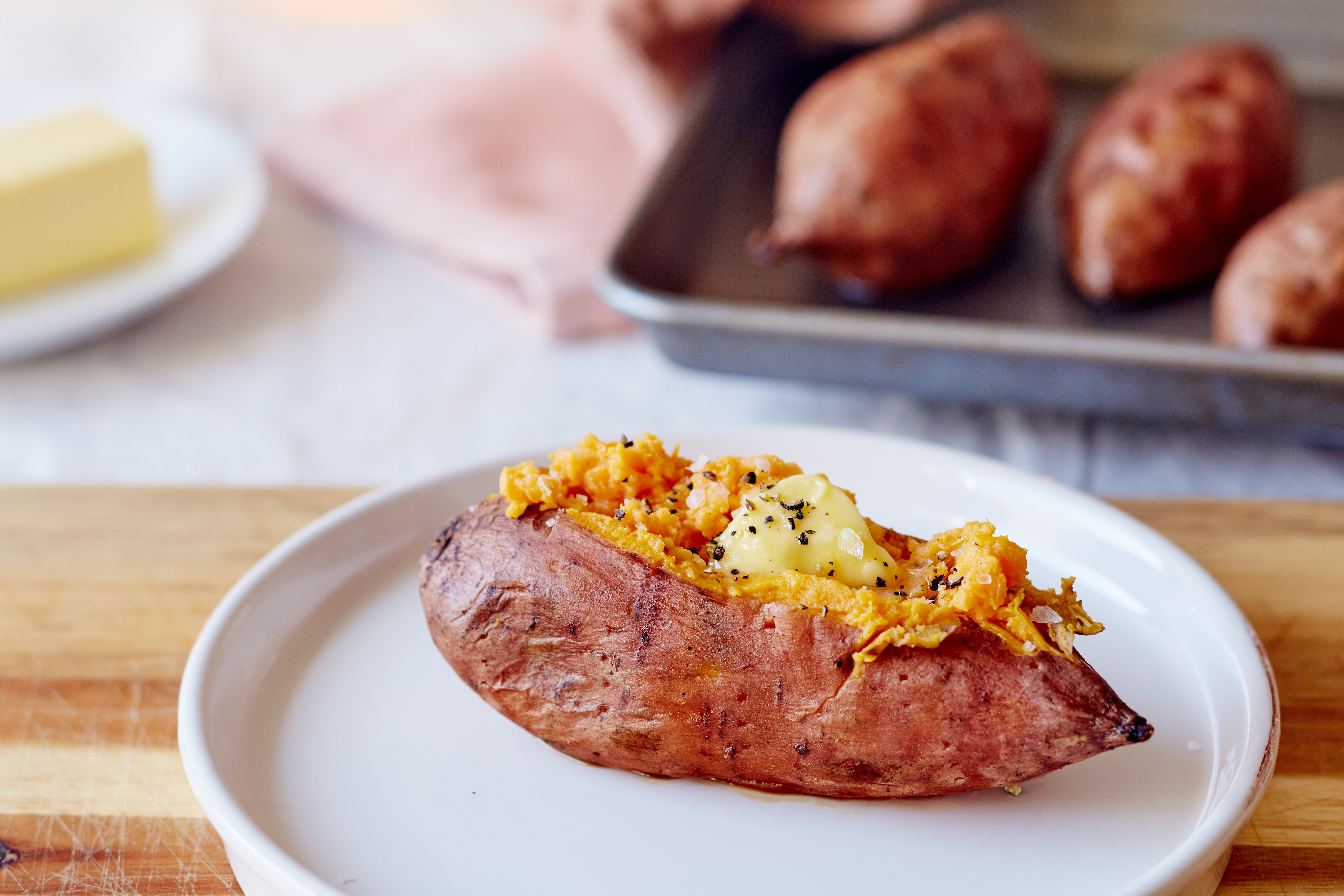 Запеченный батат. Батата мубаттана. Baked Sweet Potato. Фаршированный батат. Печеный батат.