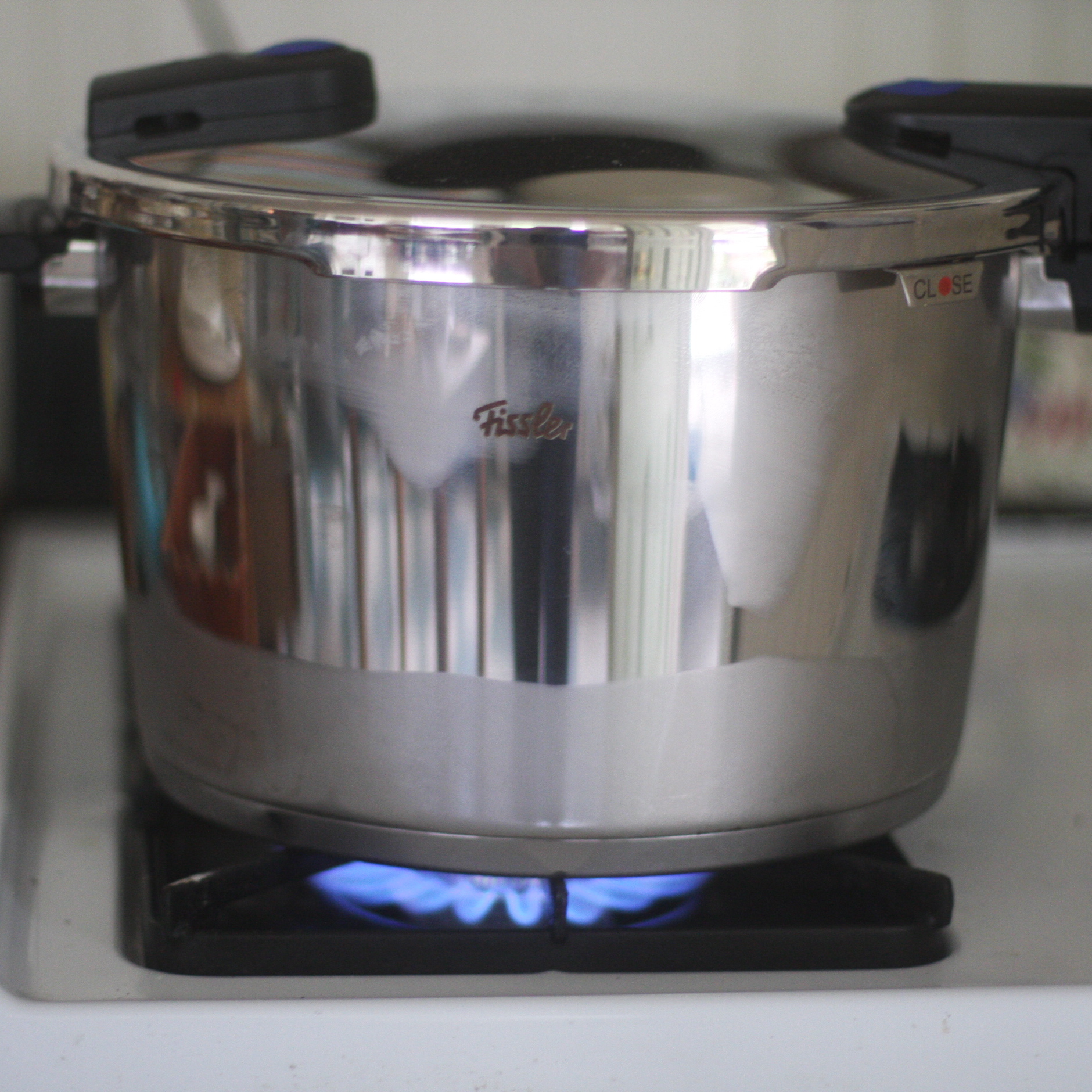 This Star Wars Pressure Cooker Uses the (Electric) Force