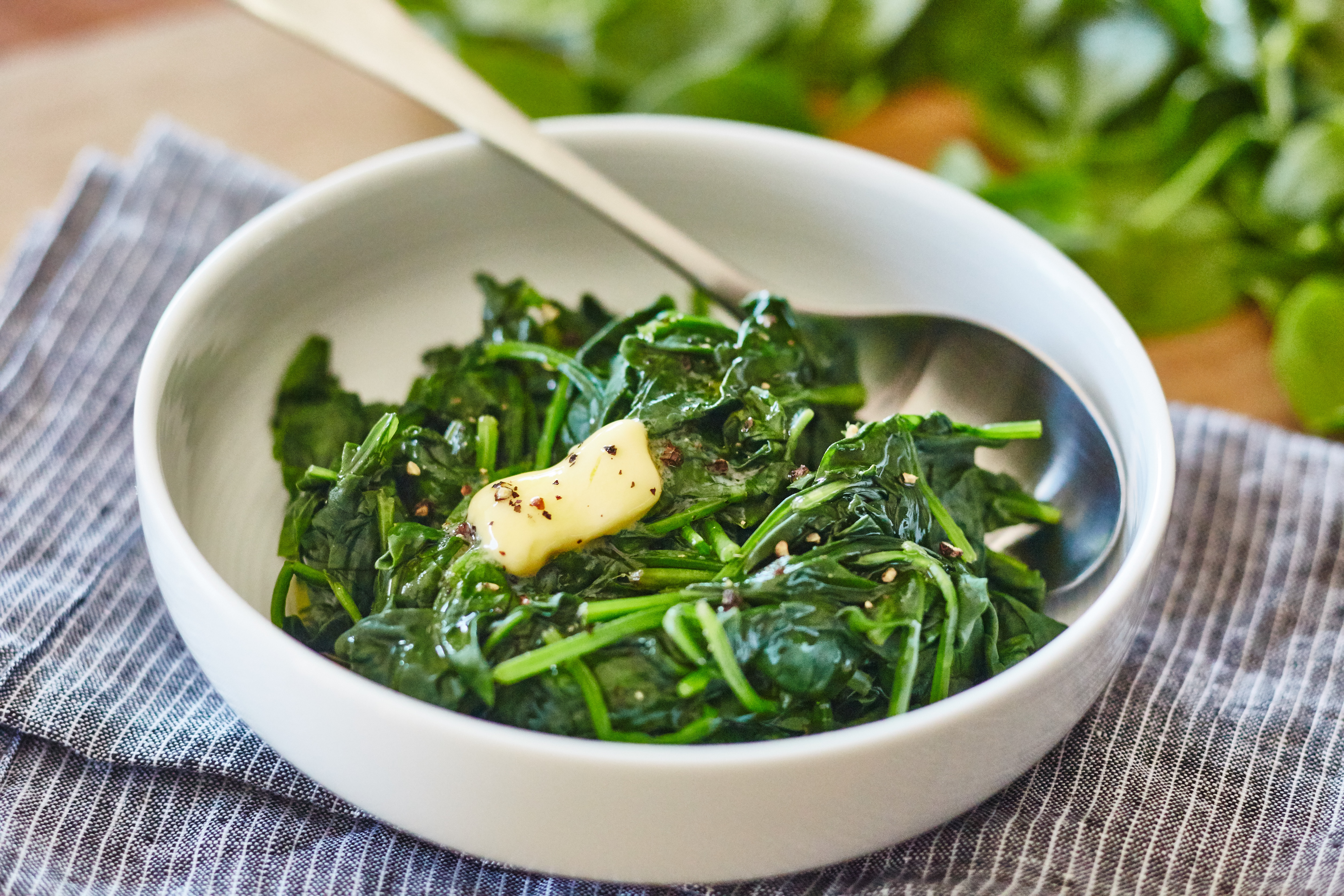 Image of Bowl of cooked spinach