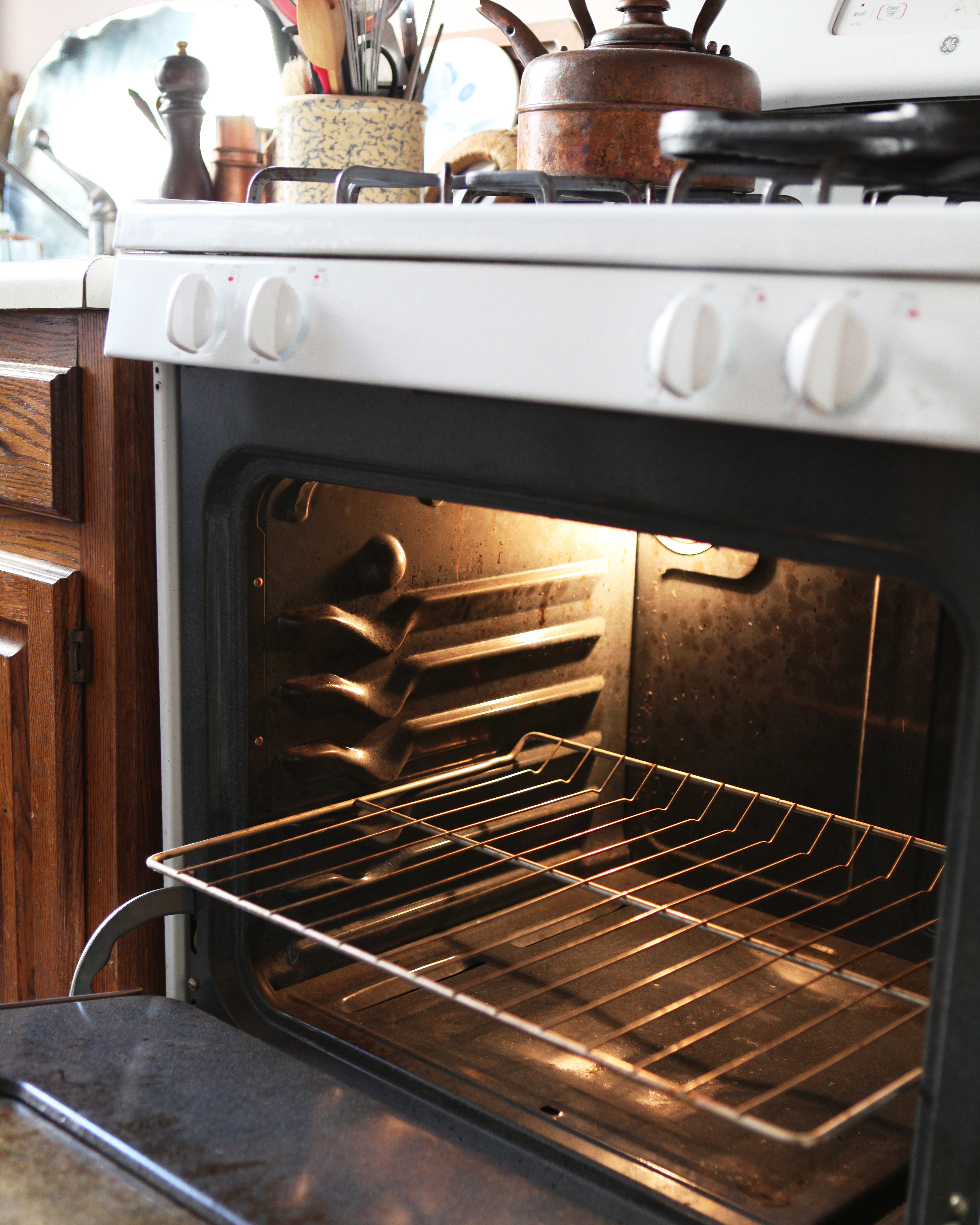 How To Clean An Oven With Baking Soda Vinegar Kitchn