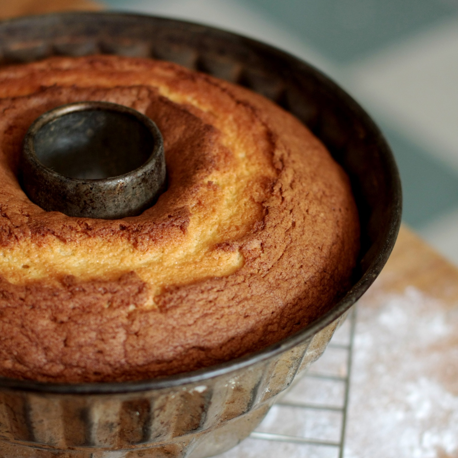 How to Get a Stuck Cake From a Pan