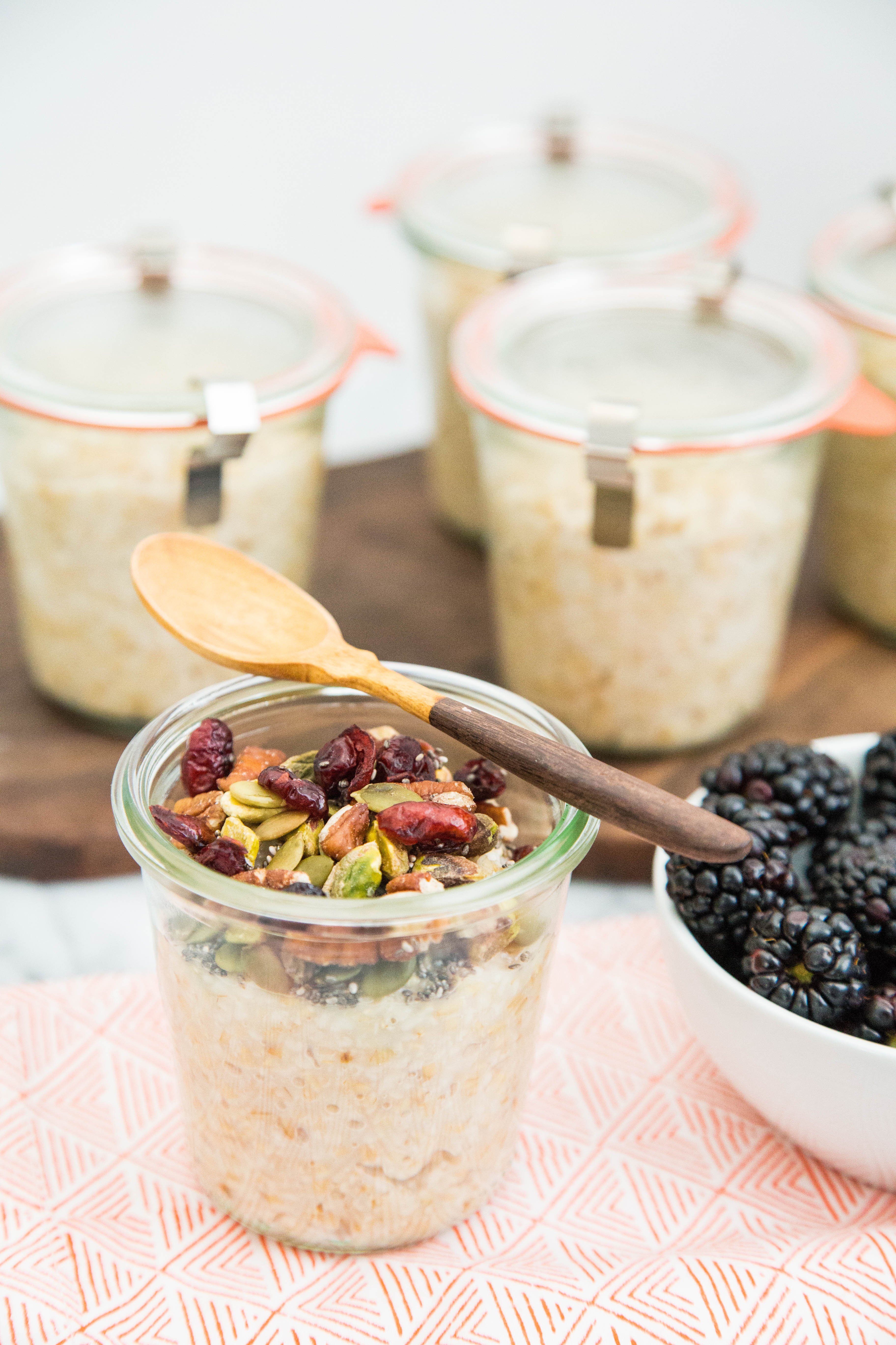 Overnight Steel Cut Oats Breakfast Jars - The Simple Veganista