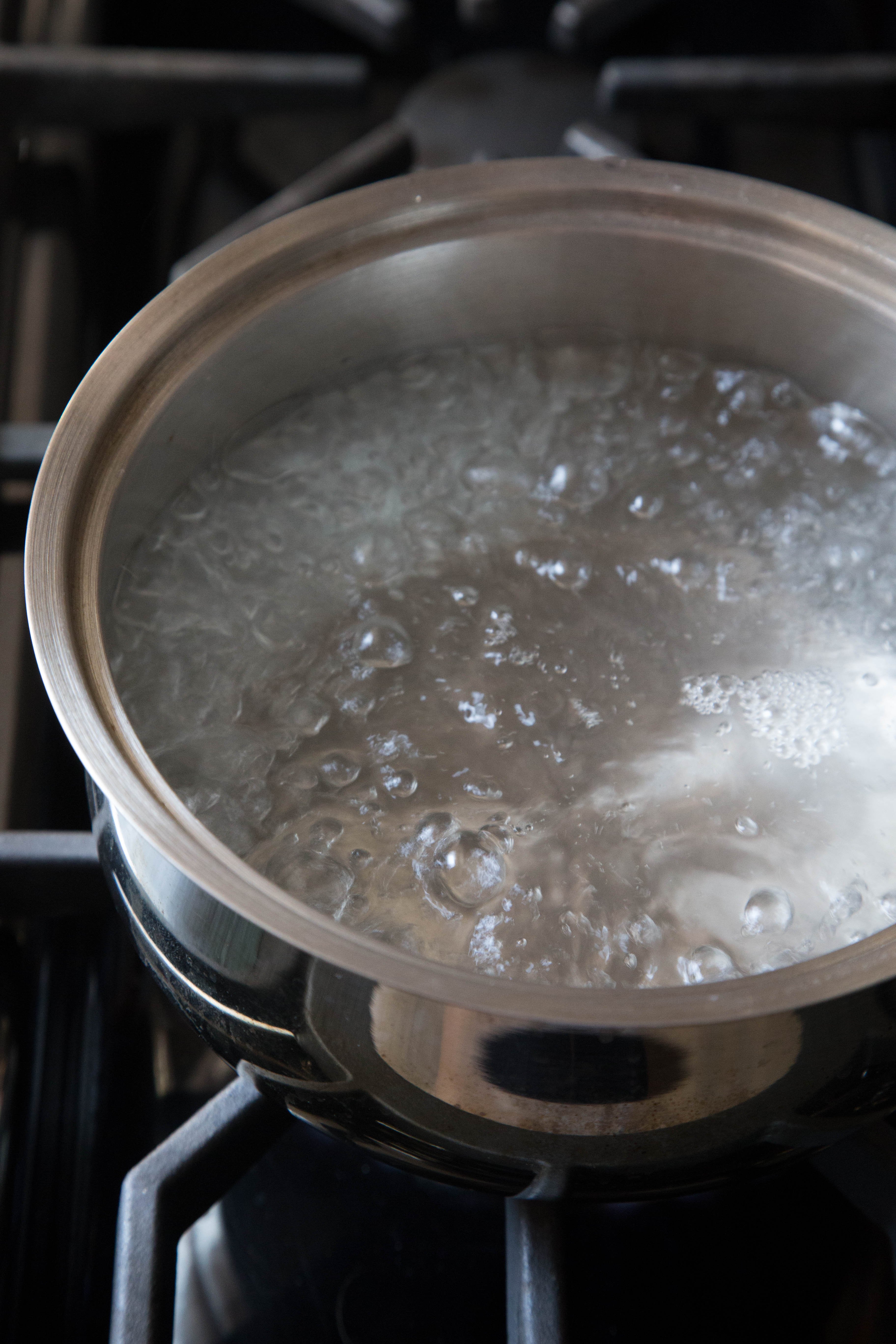 What is a Rolling Boil, Bring a Pot of Water to A Rolling Boil