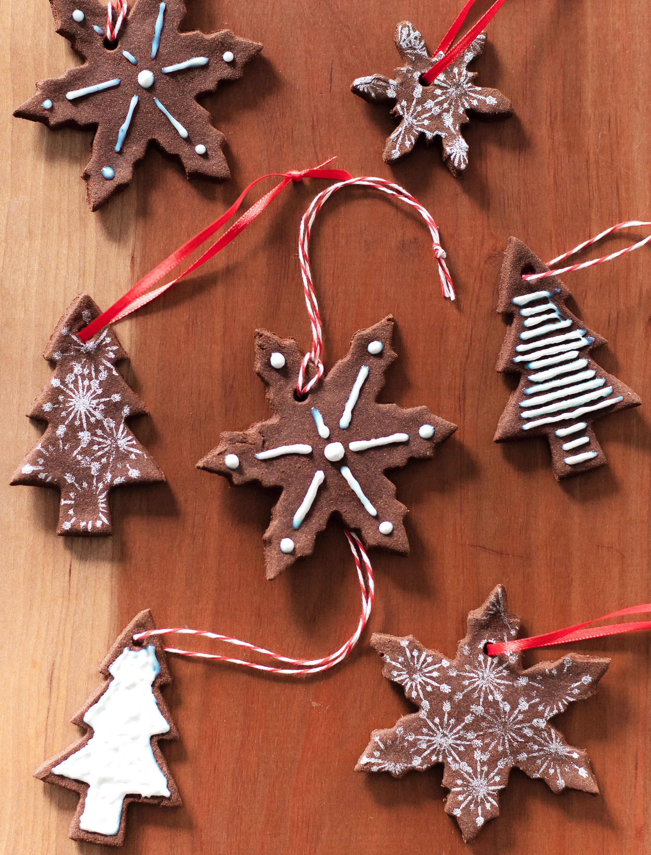 Super Easy Homemade Cinnamon Ornaments