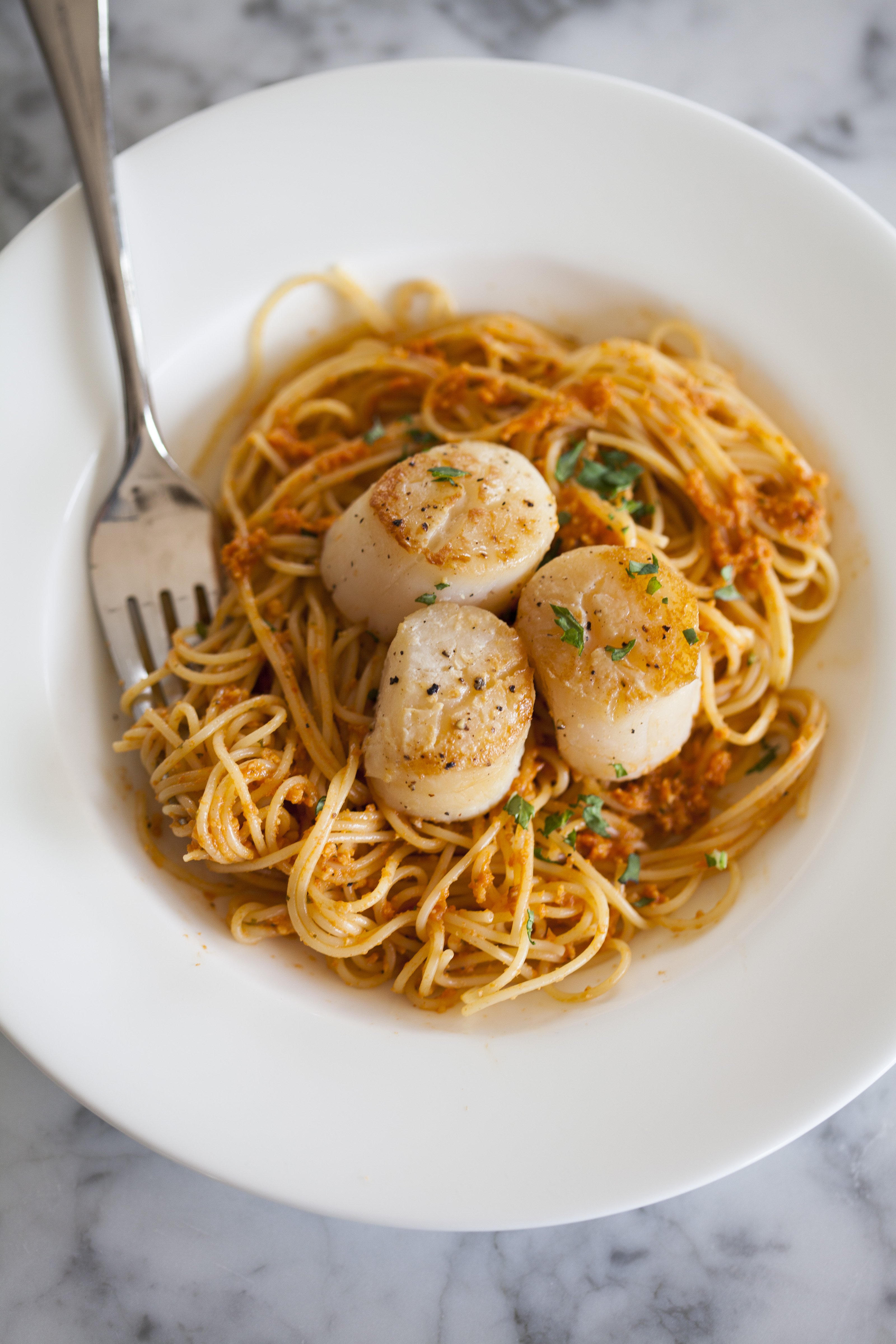 What S The Difference Between Bay Scallops And Sea Scallops Kitchn