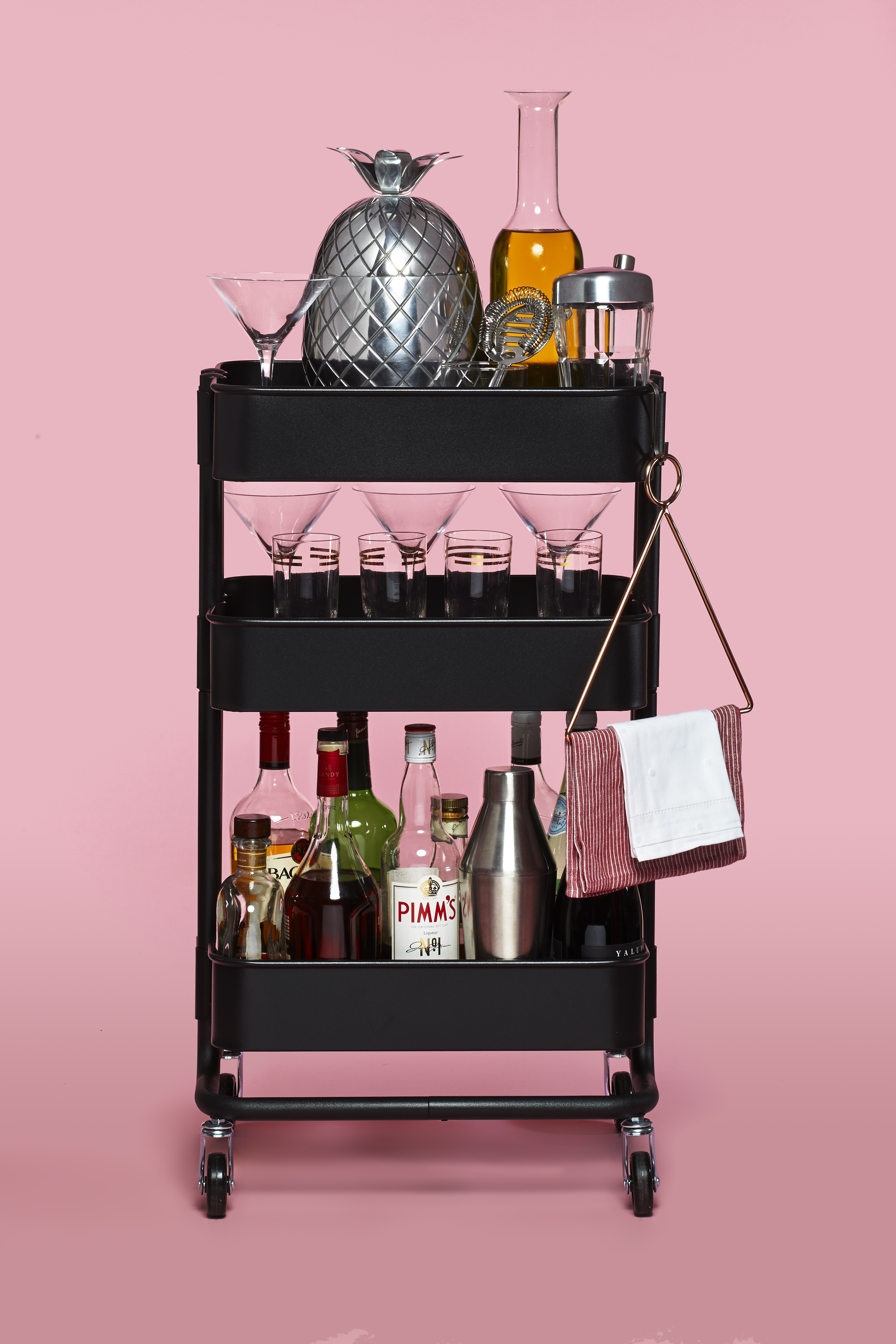 onderbreken Land Een effectief The IKEA RÅSKOG Cart as Home Bar | Kitchn