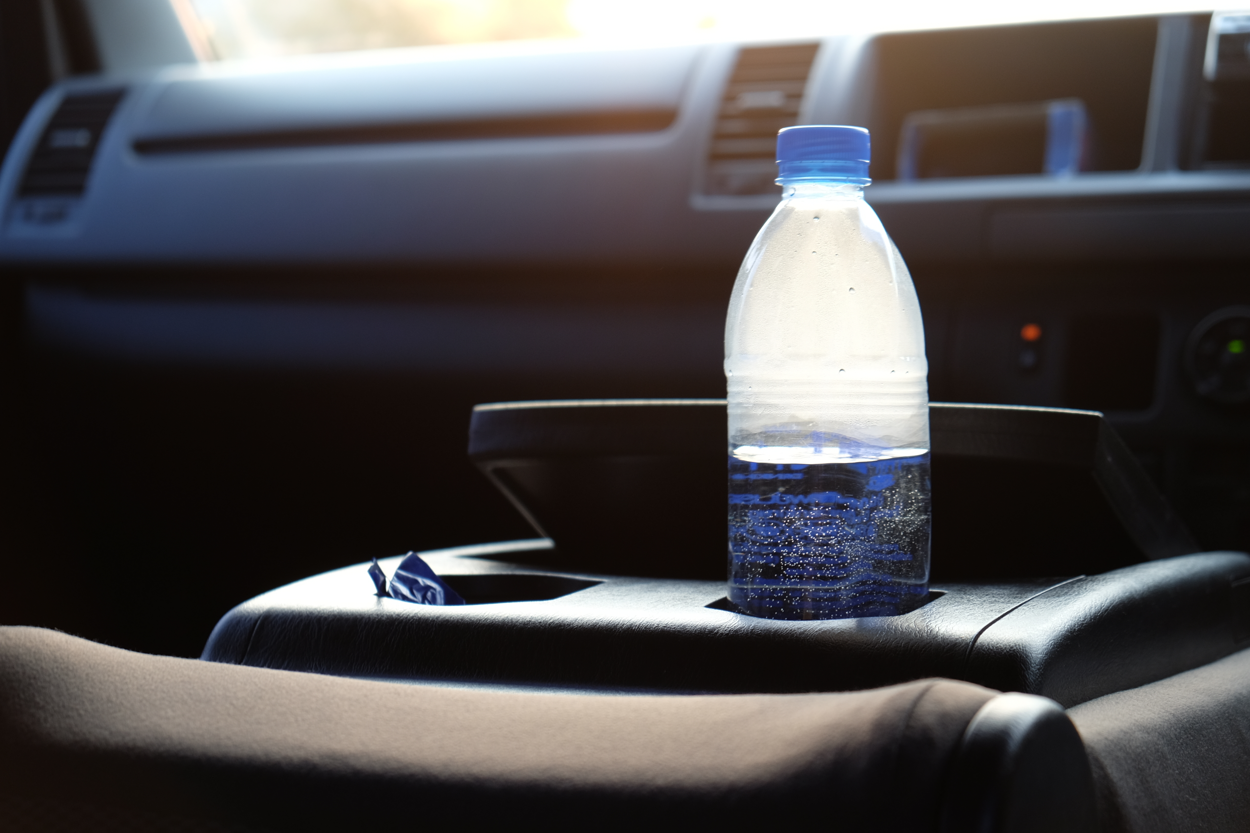 If You Find a Water Bottle on Your Car, Go to a Police Station 