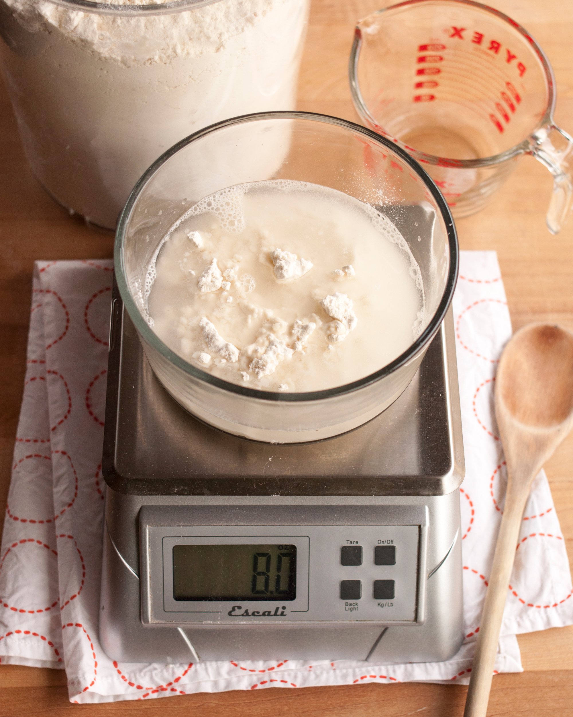 Measuring poolish for pizza dough