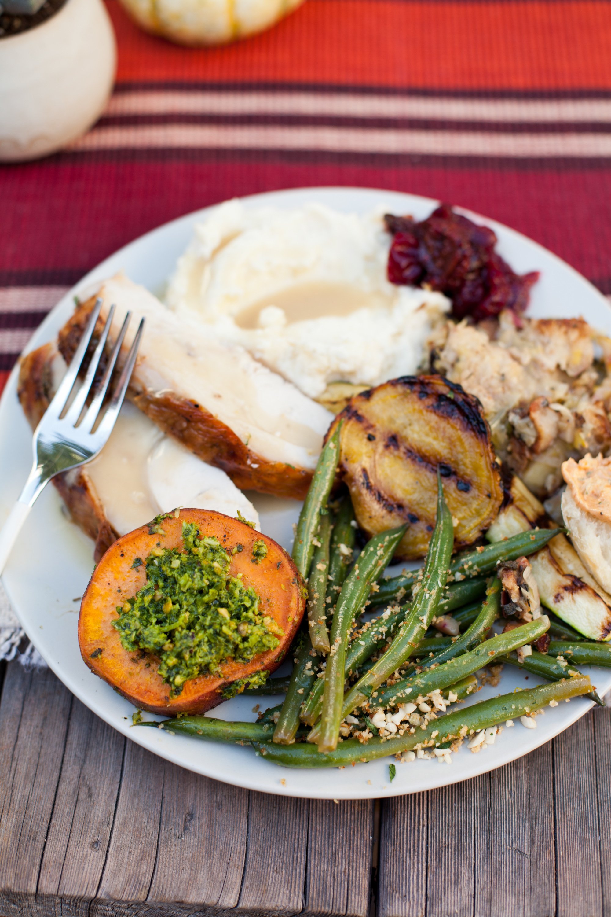 This Divider Keeps Foods Separated on Your Plate