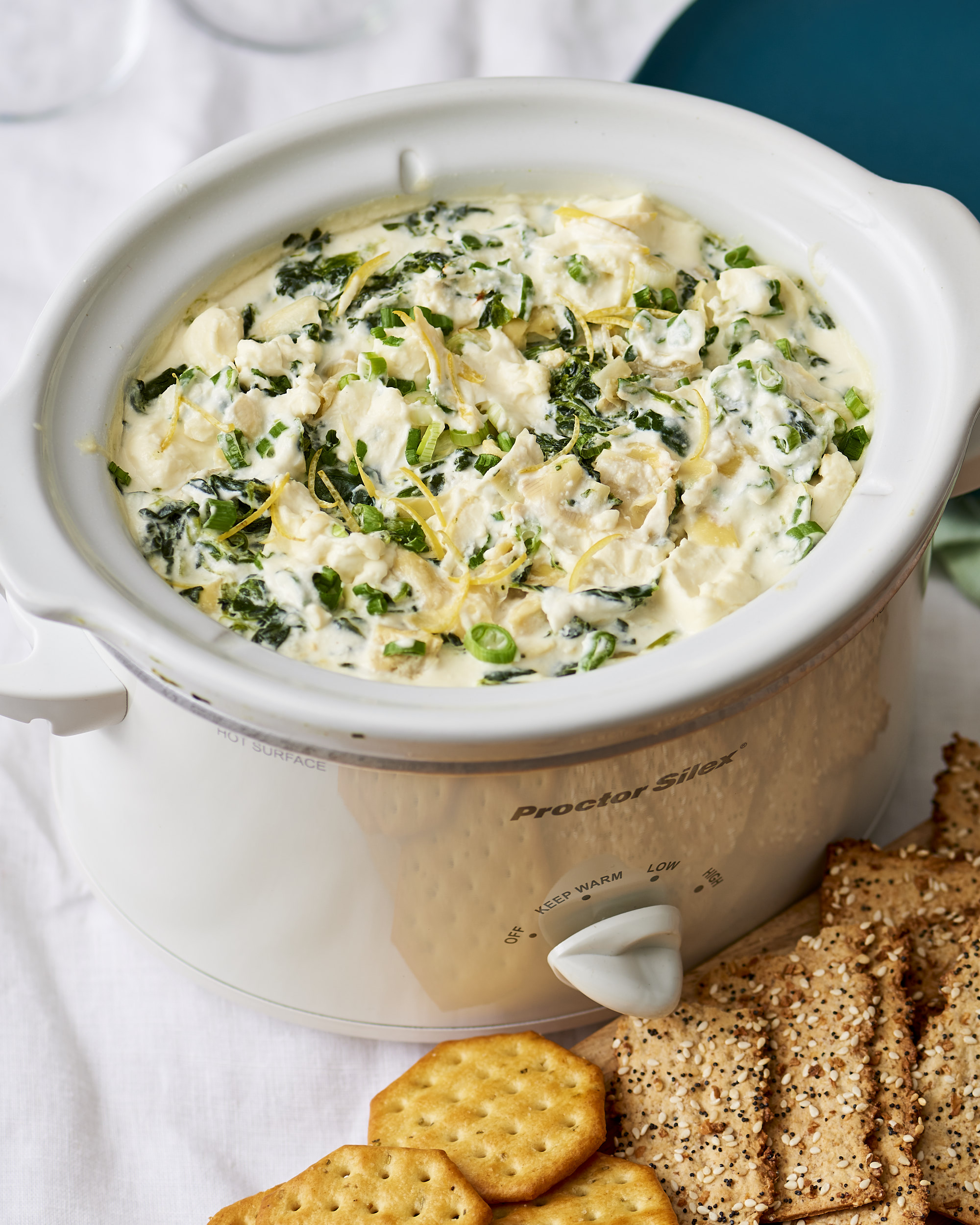 Slow Cooker Cheesy Spinach and Artichoke Dip (Quick and Easy)