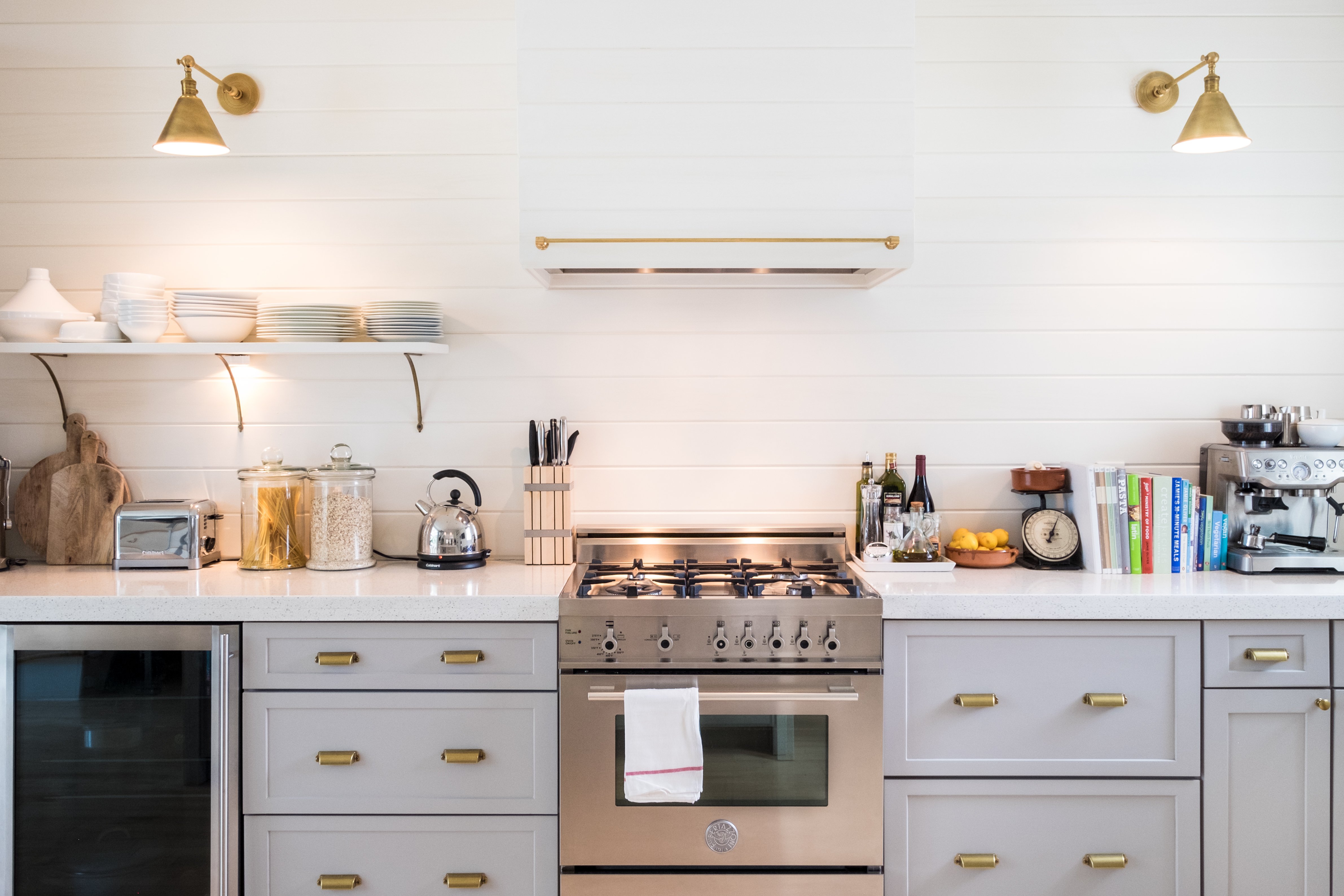 The Pros to Having Drawers Instead of Lower Cabinets