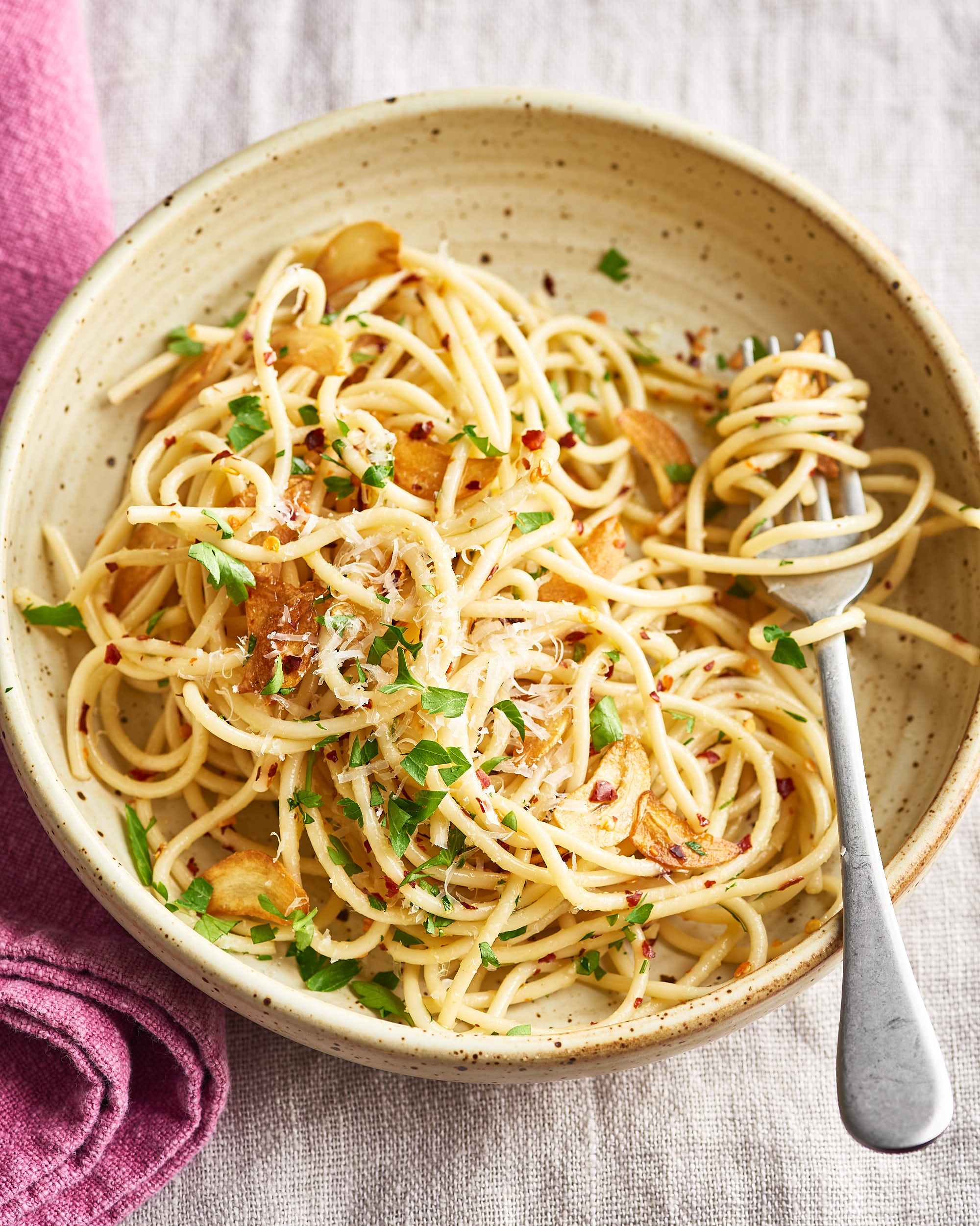 Resepi Spaghetti Aglio Olio  It uses only 6 ingredients and takes less