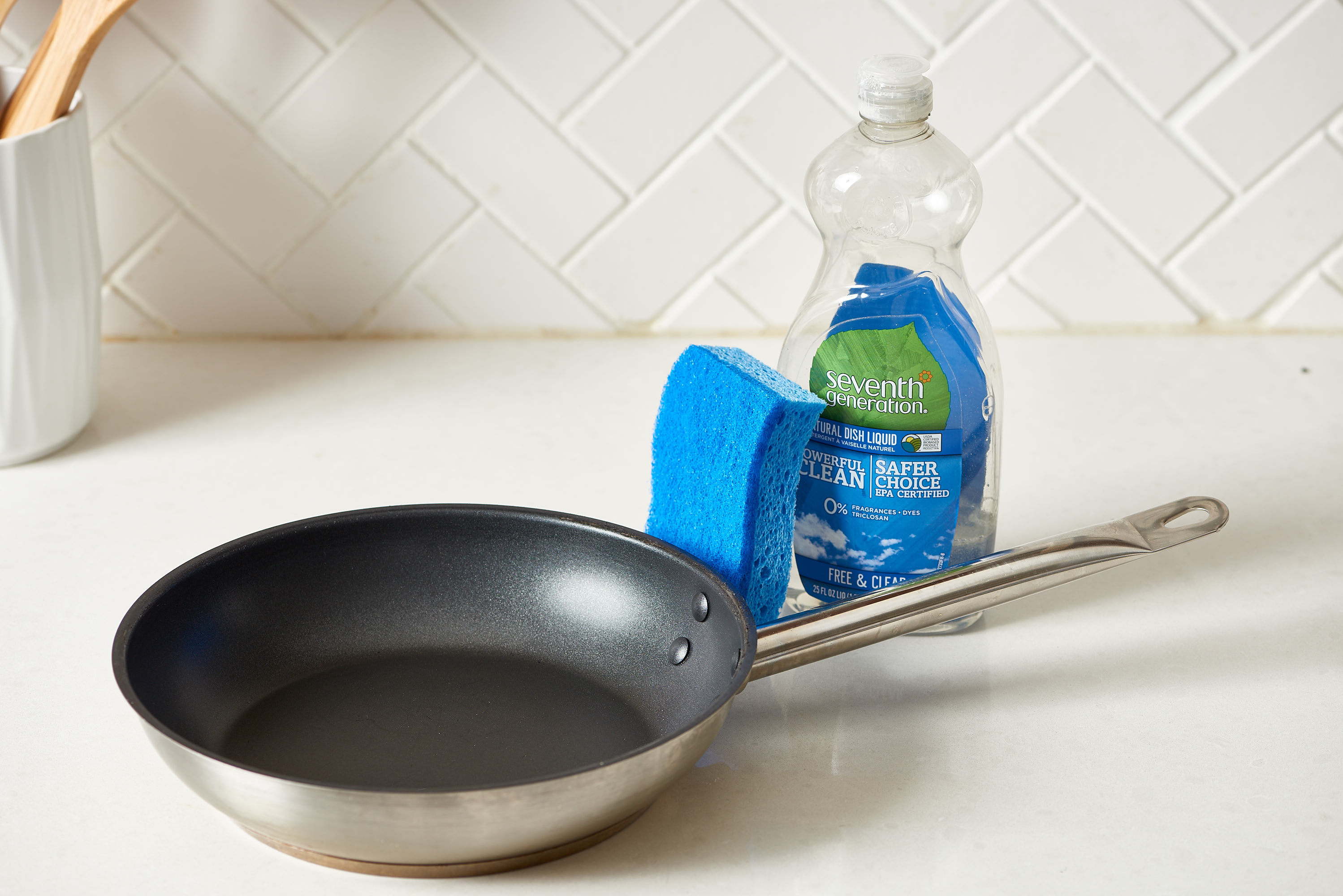 Need help cleaning this Calphalon baking pan. : r/CleaningTips