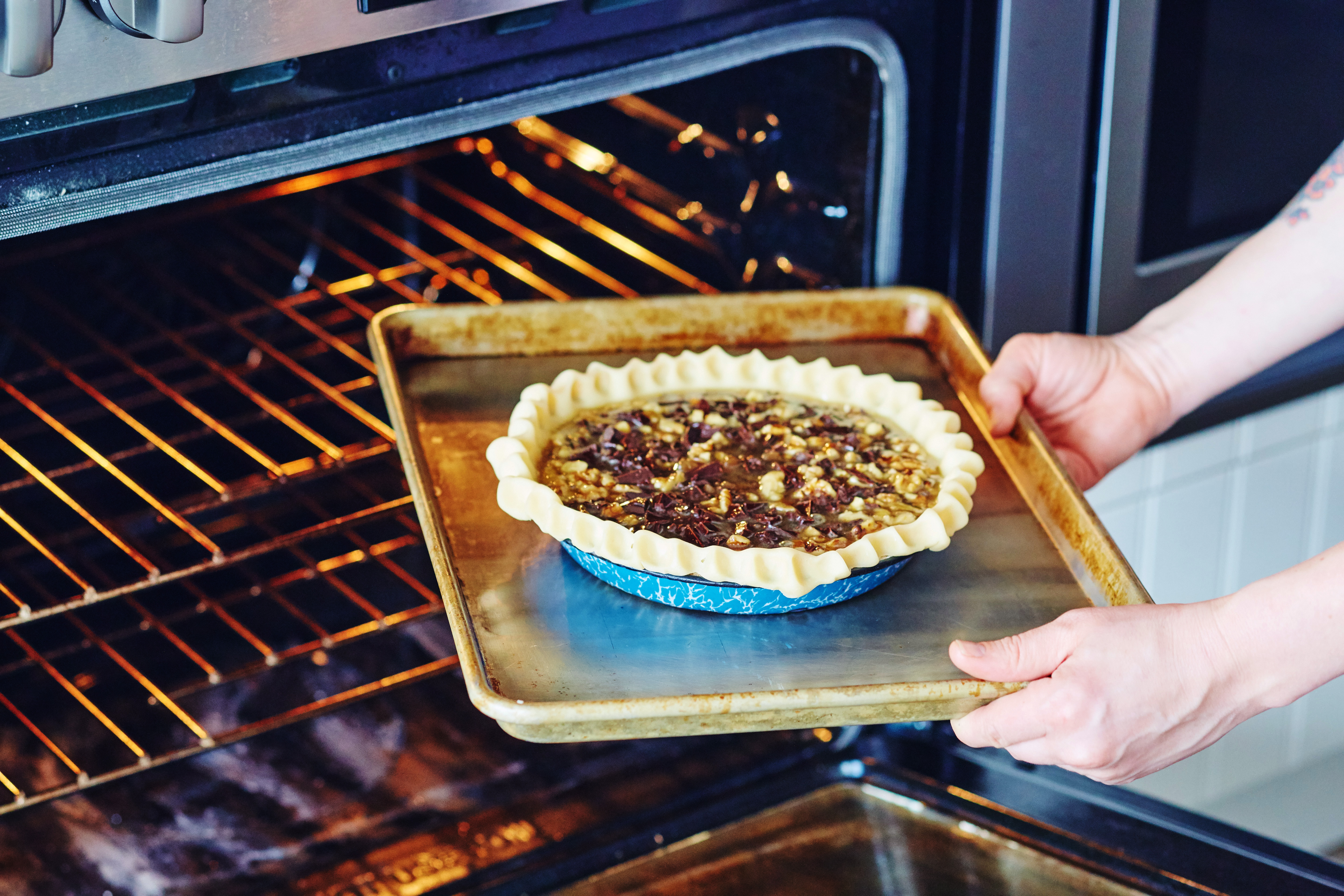 The Type Of Oven Thermometer You Should Avoid At All Costs