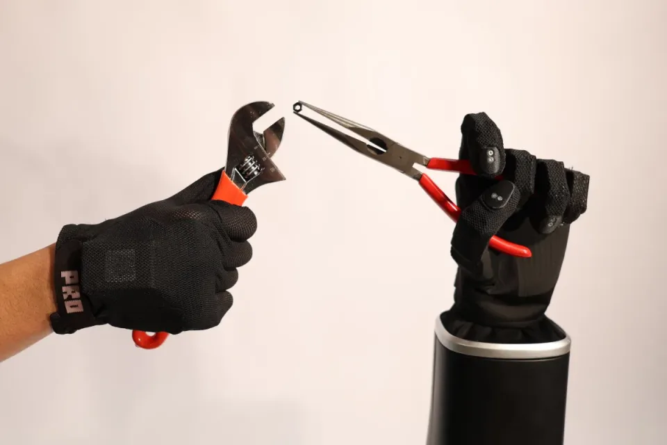 Proception.AI ProHand 1.0: Ex-Tesla Optimus Team Ships Dexterous Hands After…