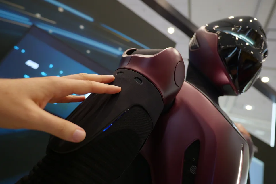 Gene.01 Humanoid: Generative Bionics Smart Skin Tactile Edge