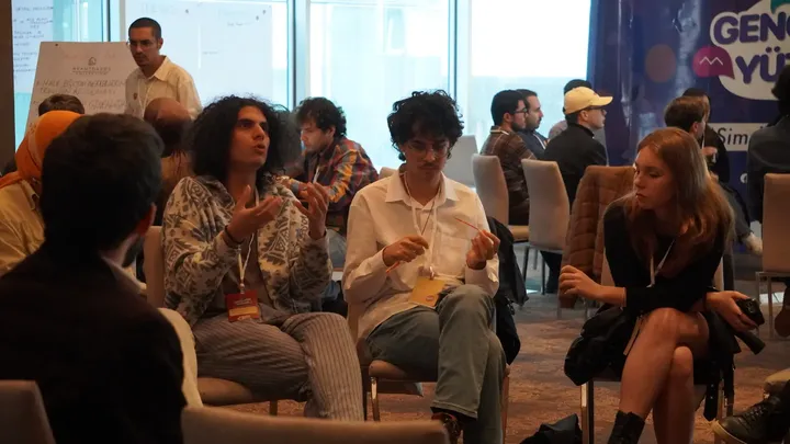 Gençliğin Yüzleri forumundan bir an