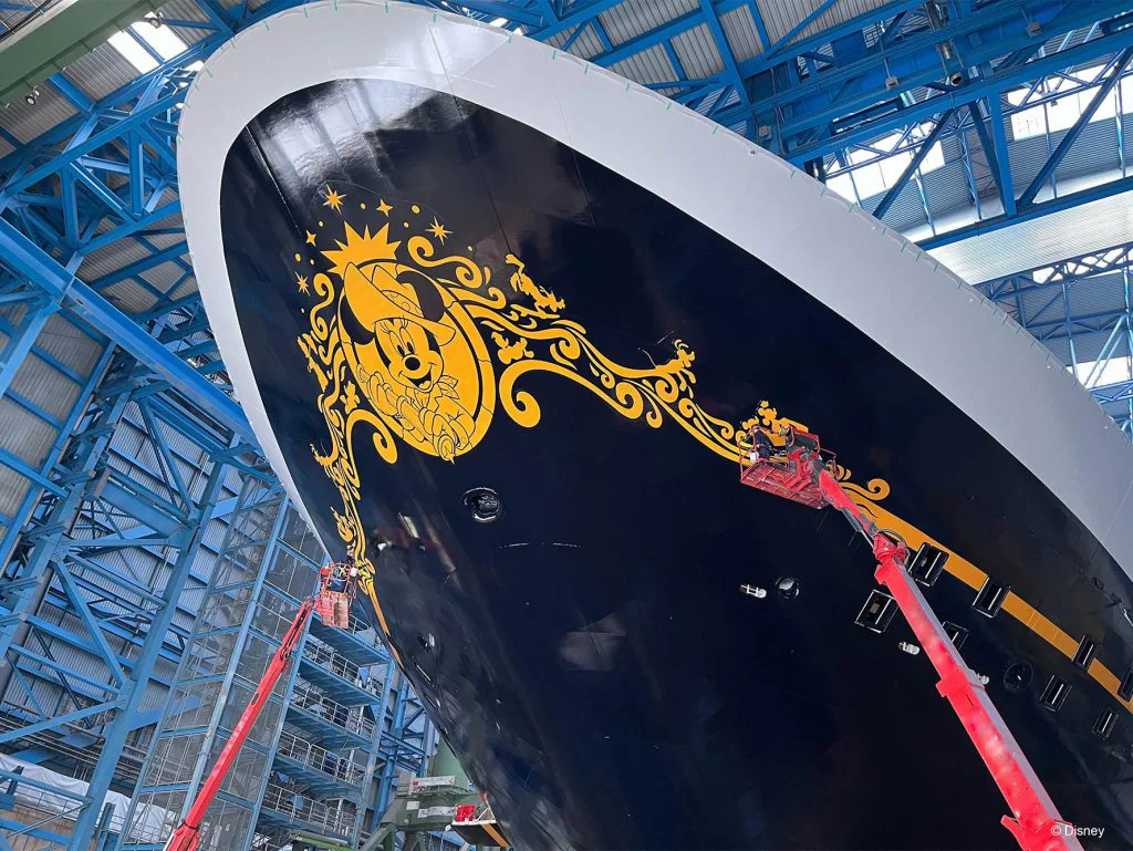 Disney Treasure bow artwork featuring Captain Minnie Mouse