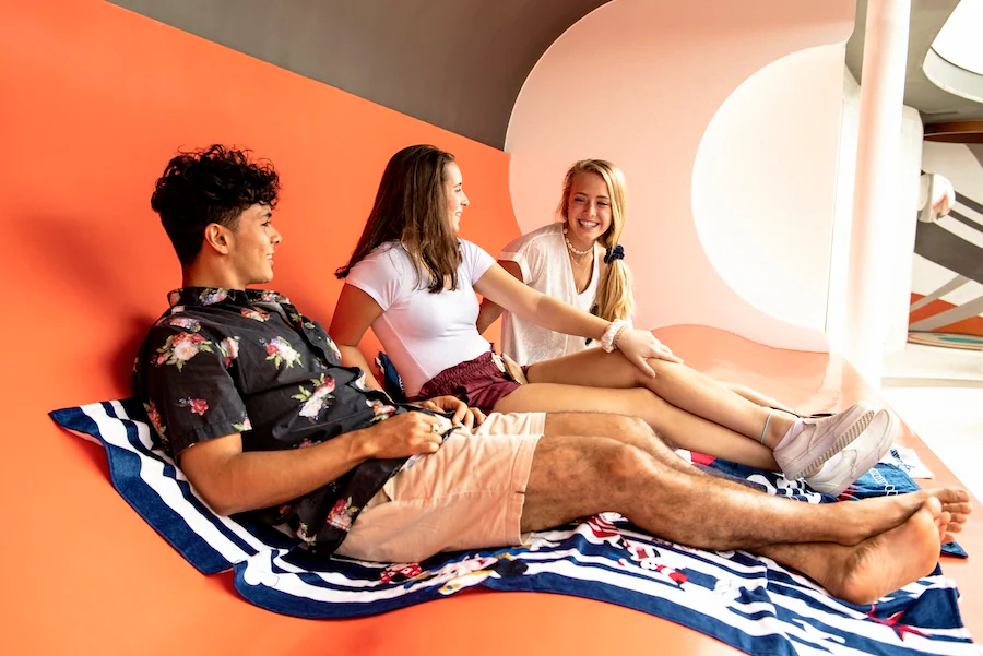 Teens in the Vibe club on the Disney Wish