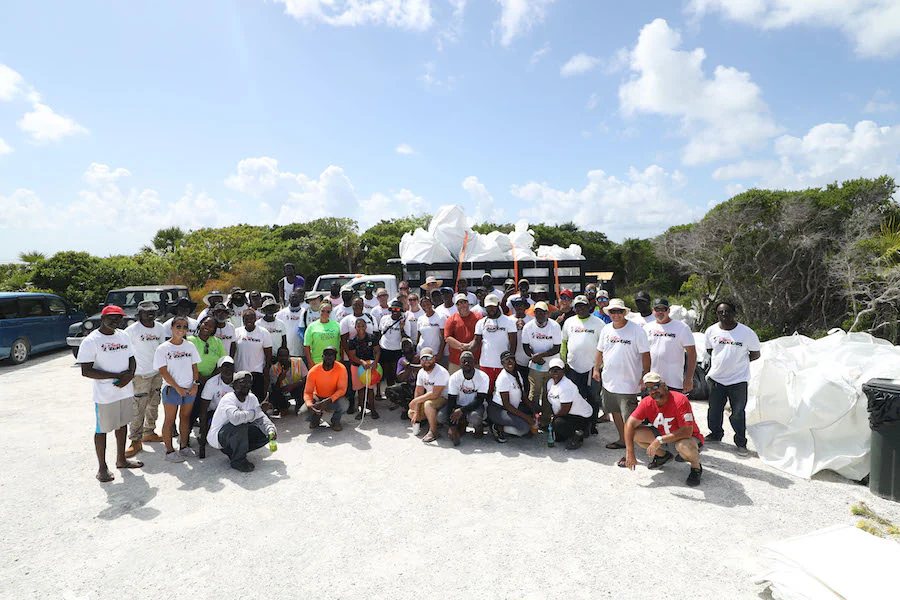 Disney Cruise Line VoluntEARS Clean Up the Coast