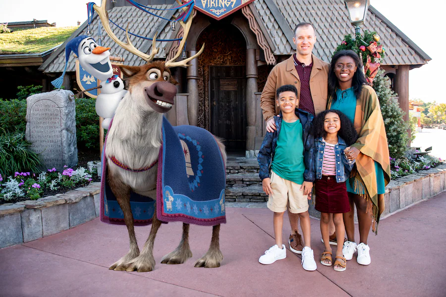 Disney PhotoPass Studio holiday portrait Magic Shot at Walt Disney World