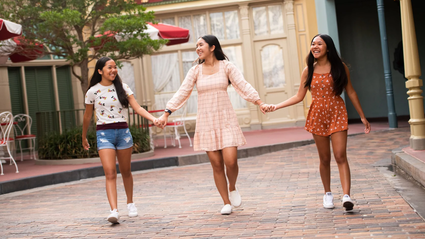 Capture Your Moment: What Magic Kingdom's $99 Private PhotoPass Session Includes