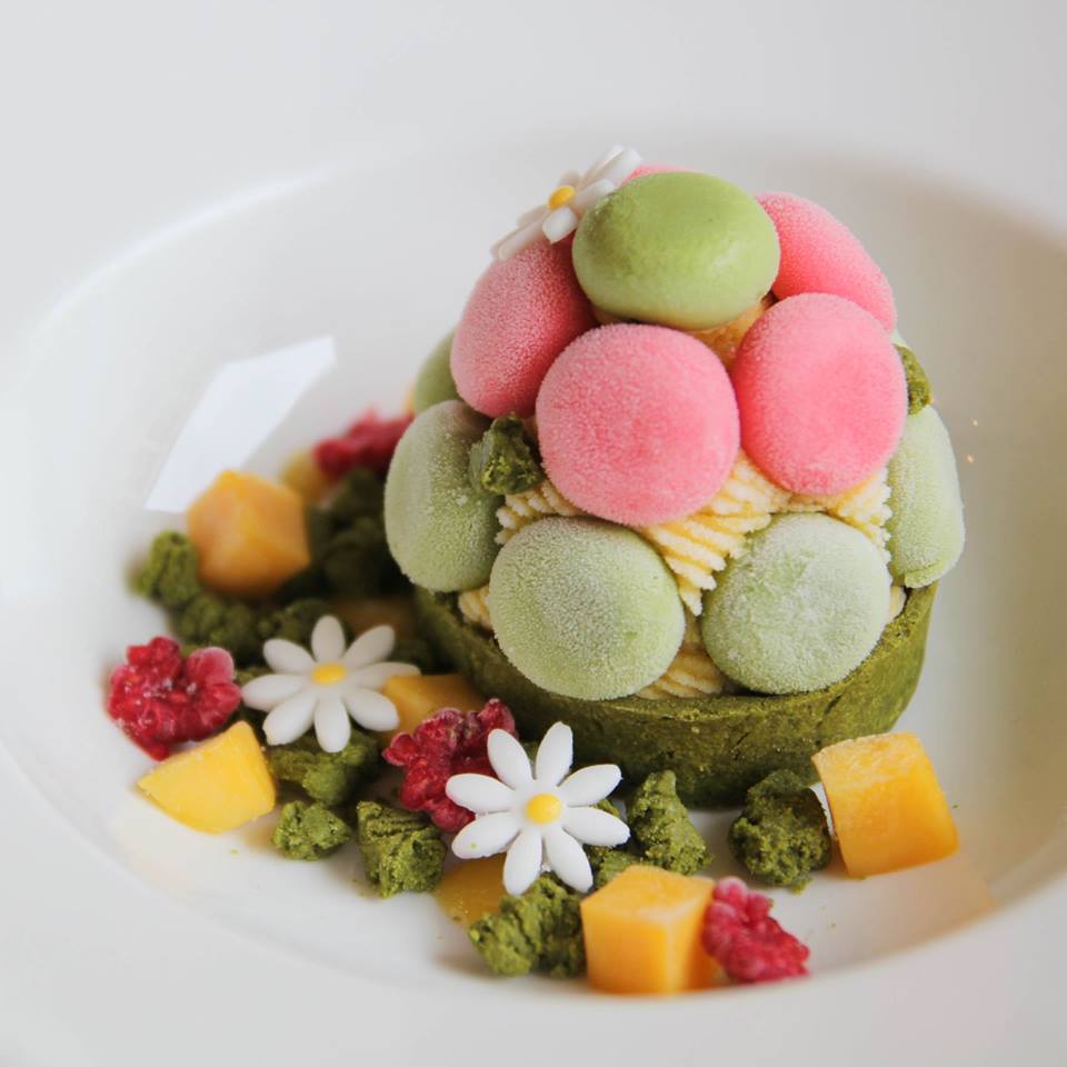 Matcha thượng hạng cũng là nguyên liệu chính tạo ra những món ăn hấp dẫn ở Morico. Trong ảnh là món Flower Gelato Cake có trong thực đơn Yokosho của Morico mùa này.