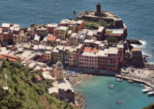 Le Cinque Terre 'invase' pensano al numero chiuso