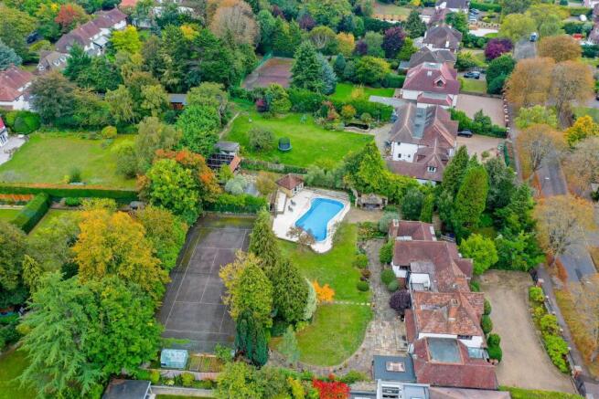 6 bedroom detached house for sale