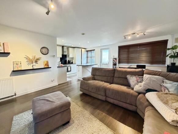 2 bedroom flat for sale