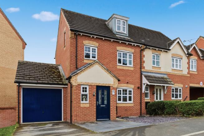 3 bedroom semi-detached house for sale
