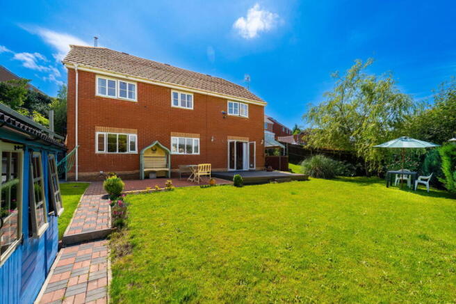 5 bedroom detached house for sale