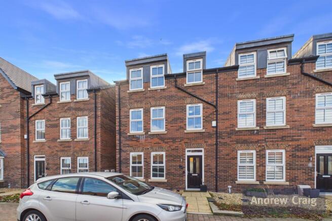 5 bedroom town house for sale