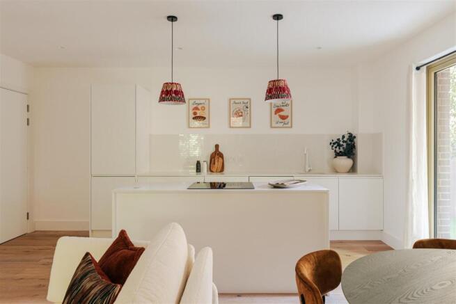 3 bedroom flat for sale